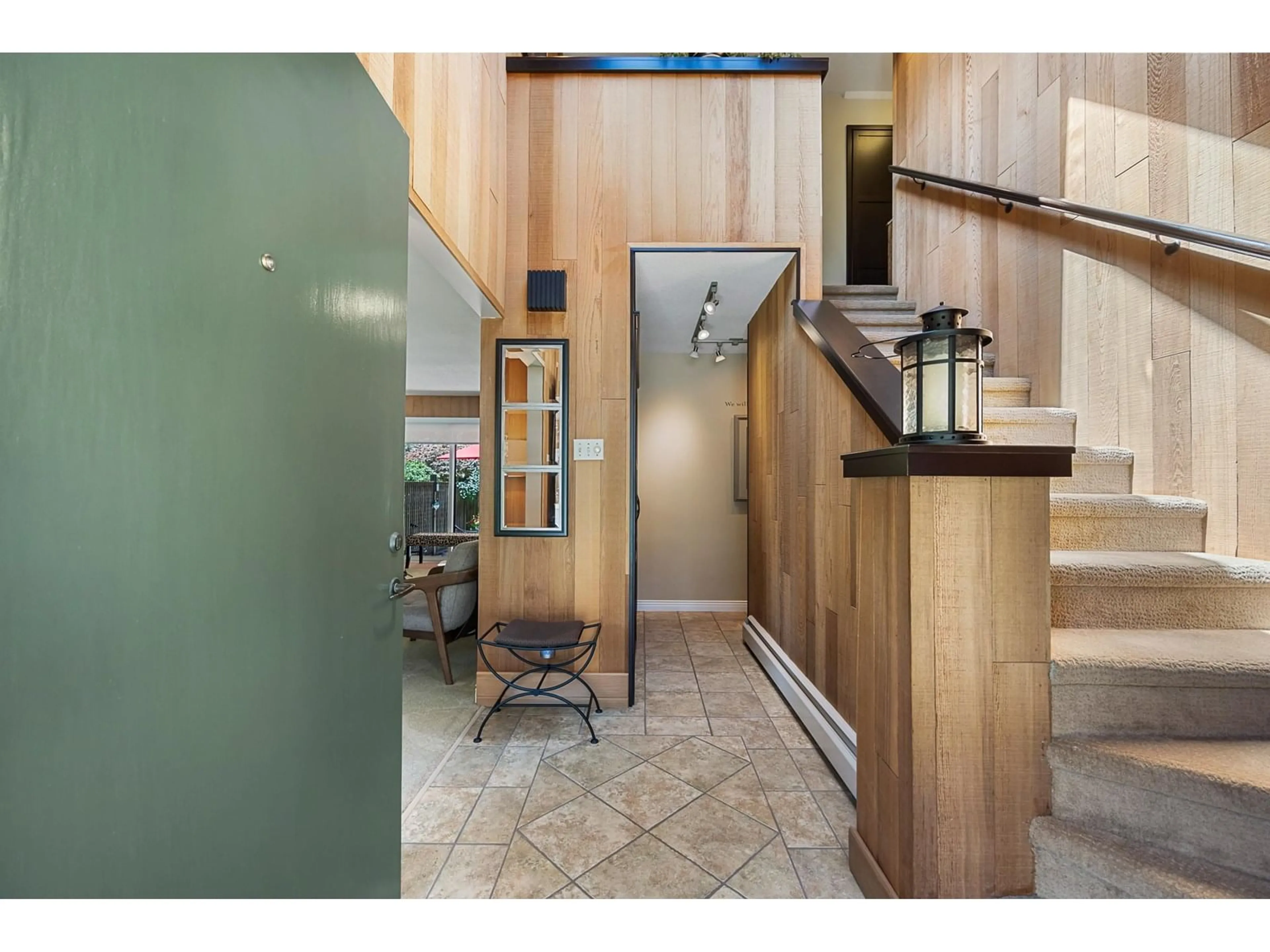 Indoor foyer for 3279 CHESTNUT, Abbotsford British Columbia V2S4M2