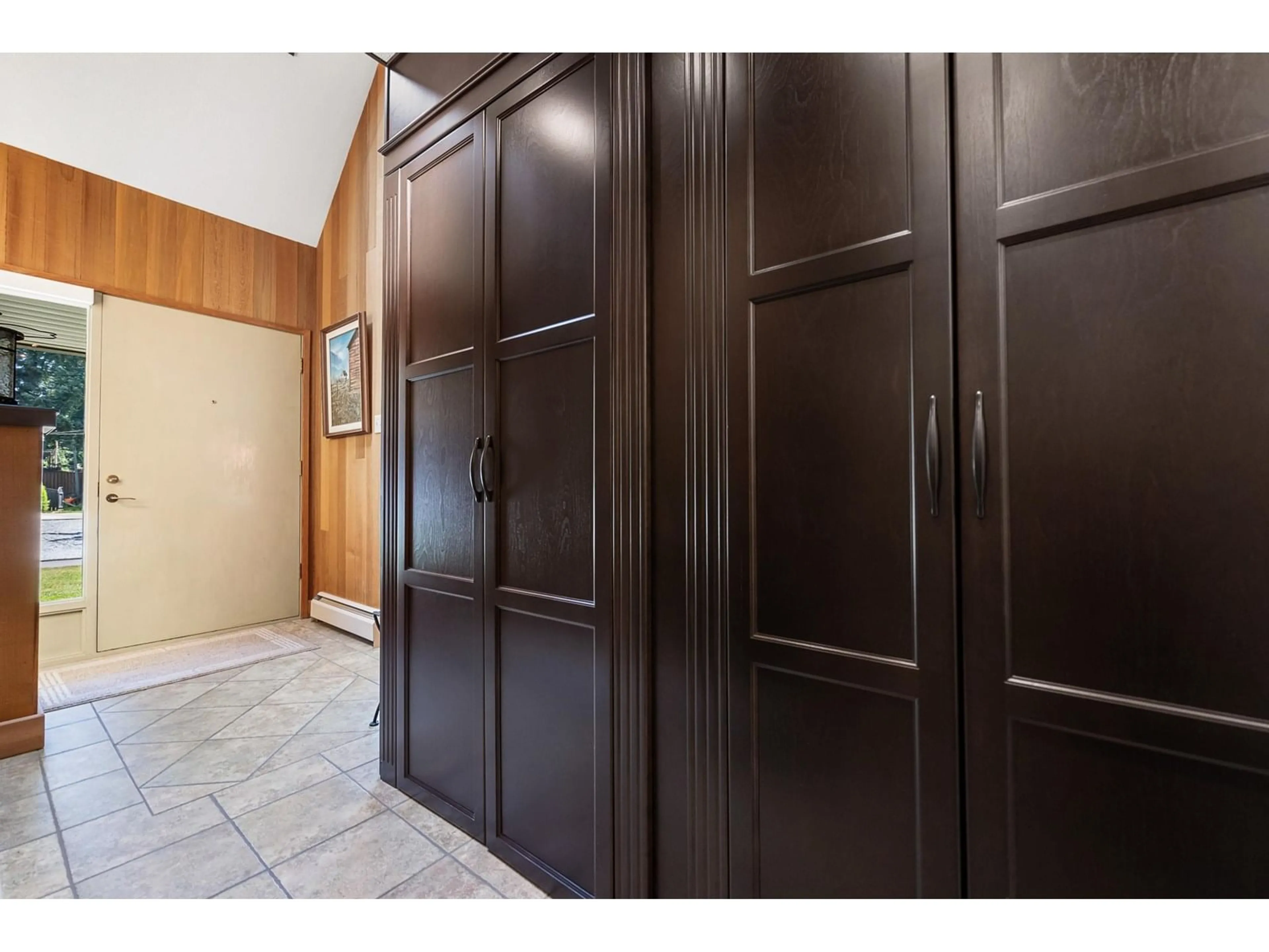 Indoor foyer for 3279 CHESTNUT, Abbotsford British Columbia V2S4M2