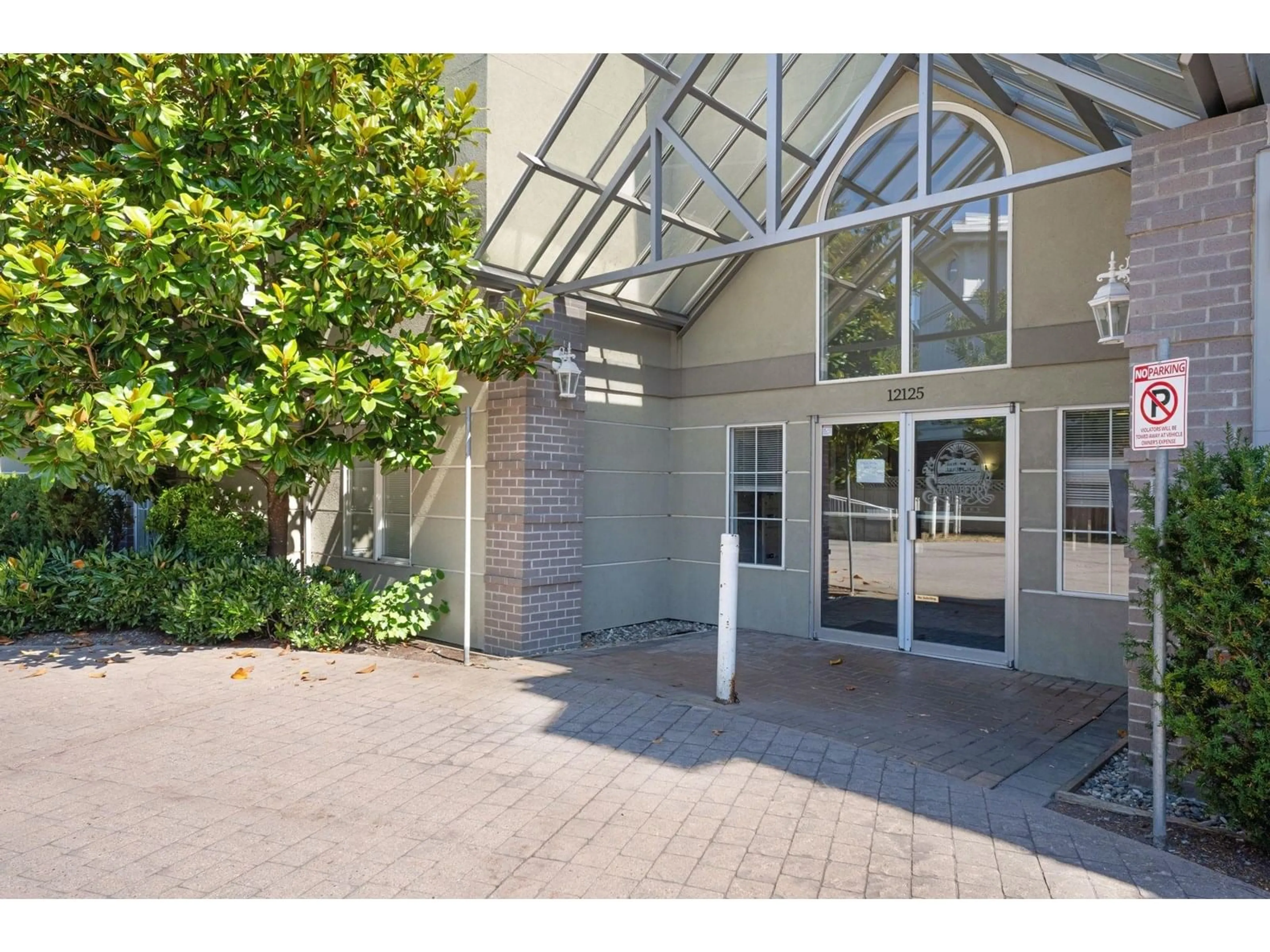 Indoor foyer for 215 - 12125 75A, Surrey British Columbia V3W1B9
