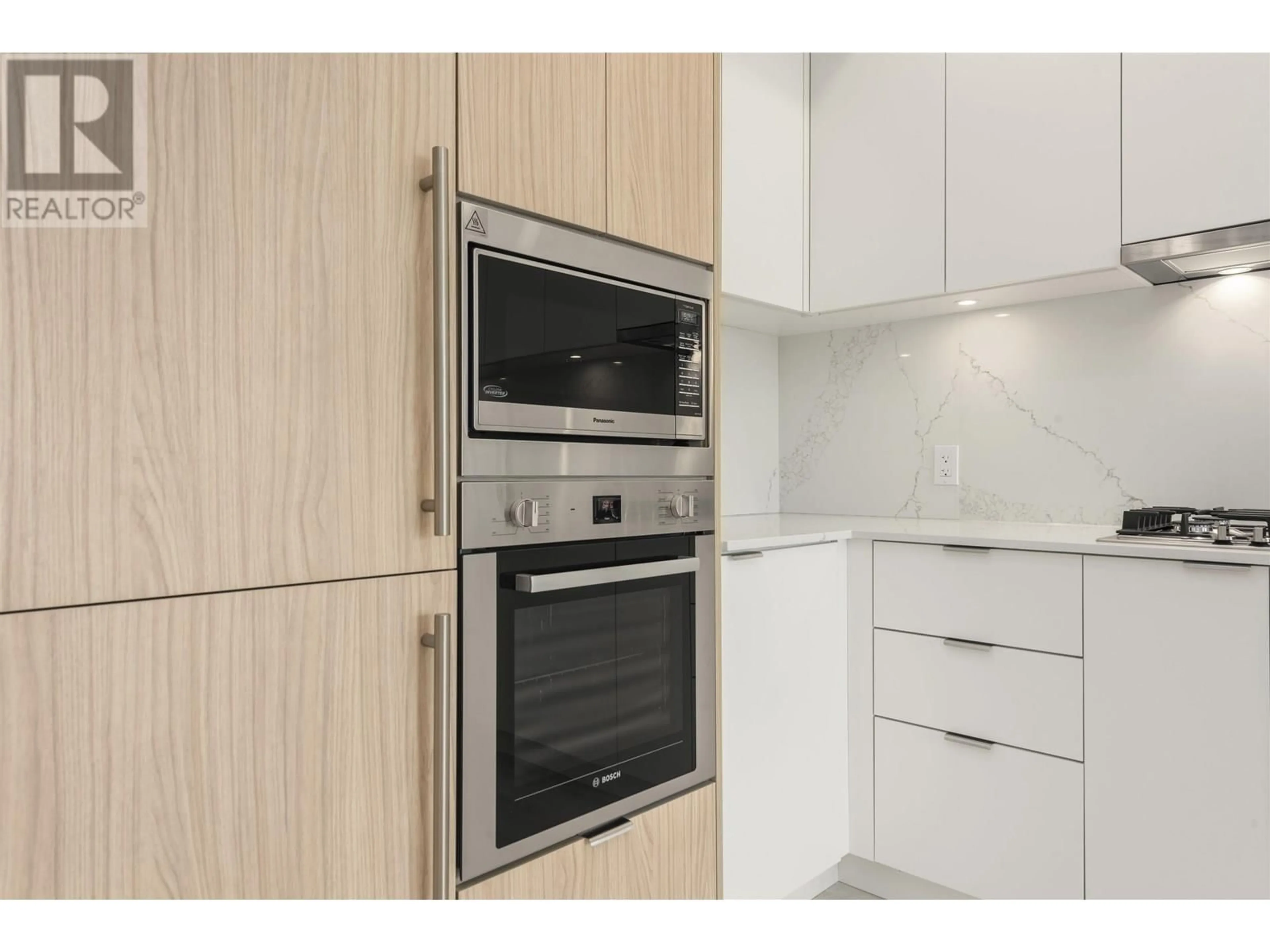 Standard kitchen, wood/laminate floor for 1701 - 537 COTTONWOOD AVENUE, Coquitlam British Columbia V3J0S4