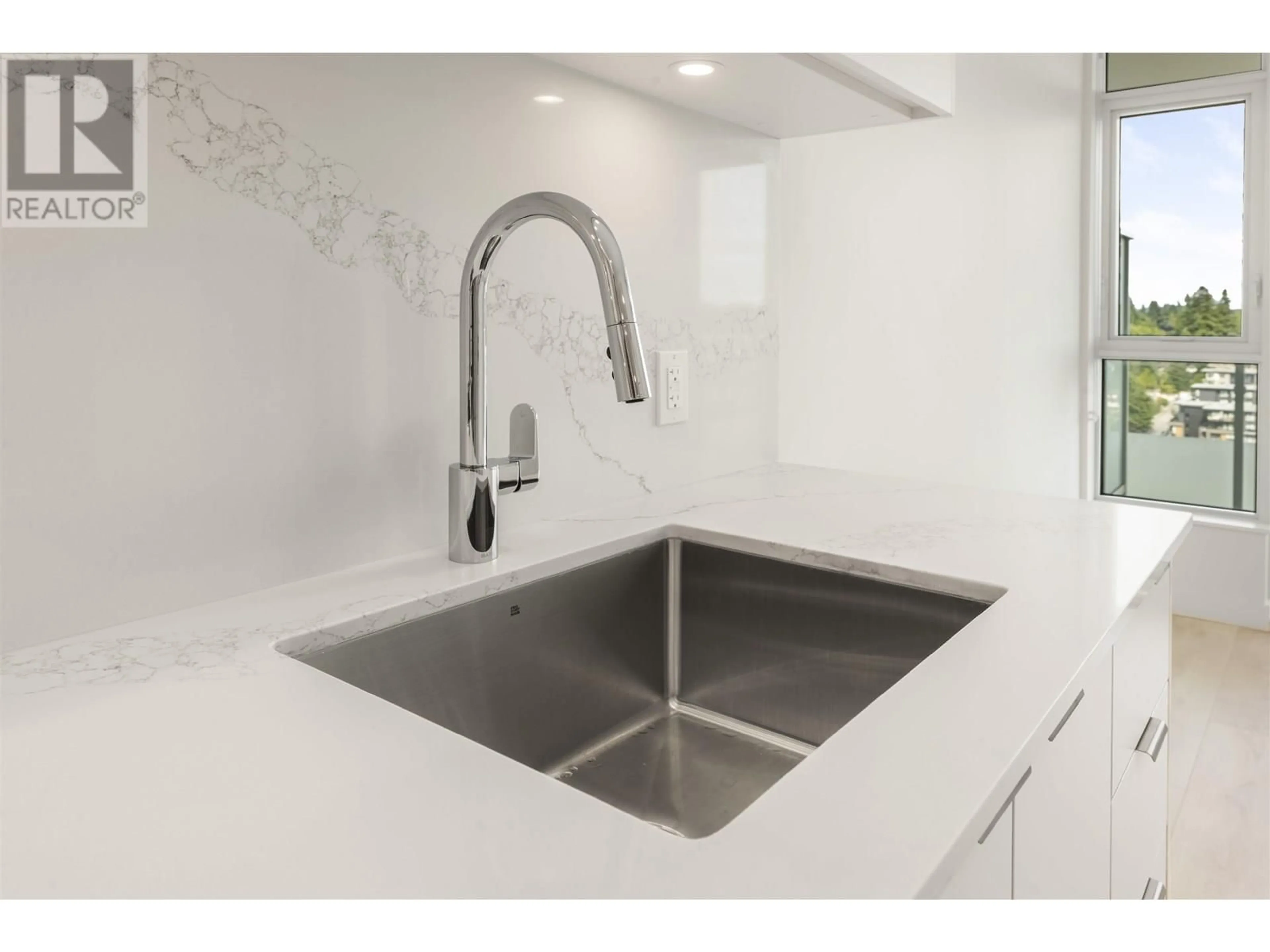 Standard kitchen, ceramic/tile floor for 1701 - 537 COTTONWOOD AVENUE, Coquitlam British Columbia V3J0S4