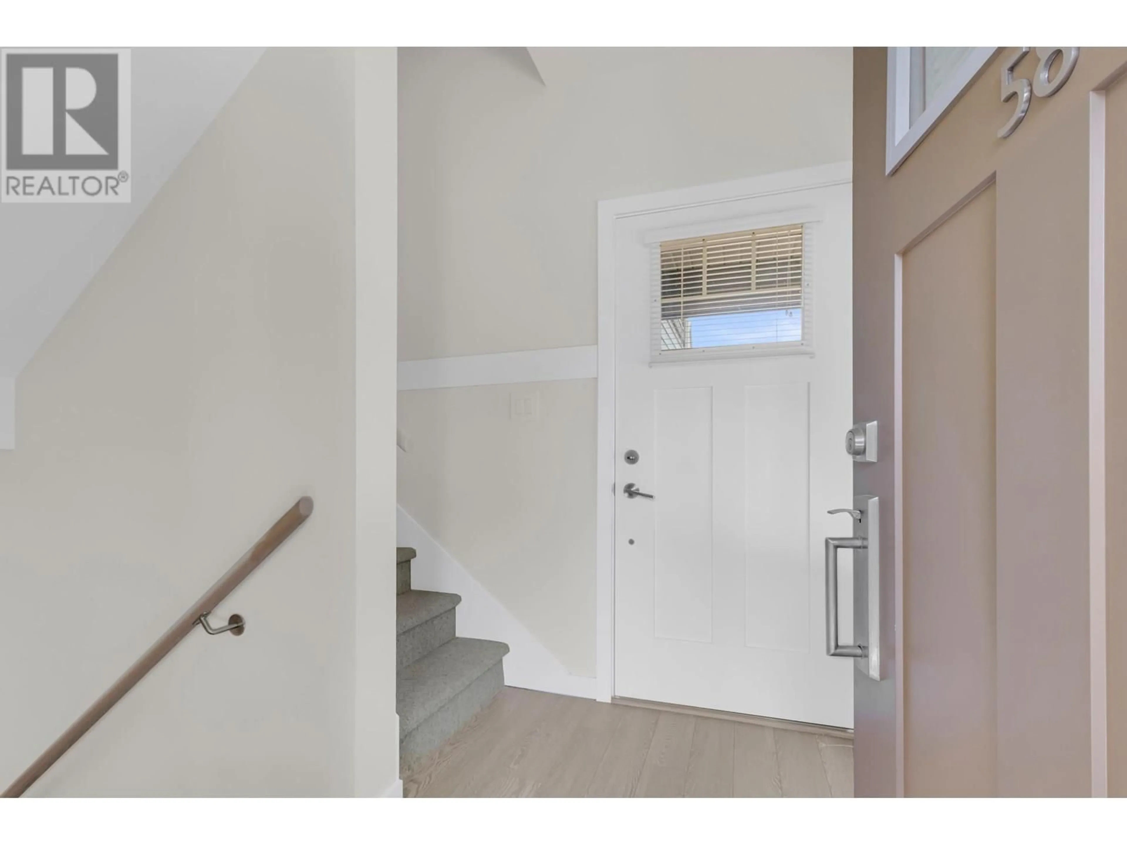 Indoor entryway for 58 - 19451 SUTTON AVENUE, Pitt Meadows British Columbia V3Y0G6