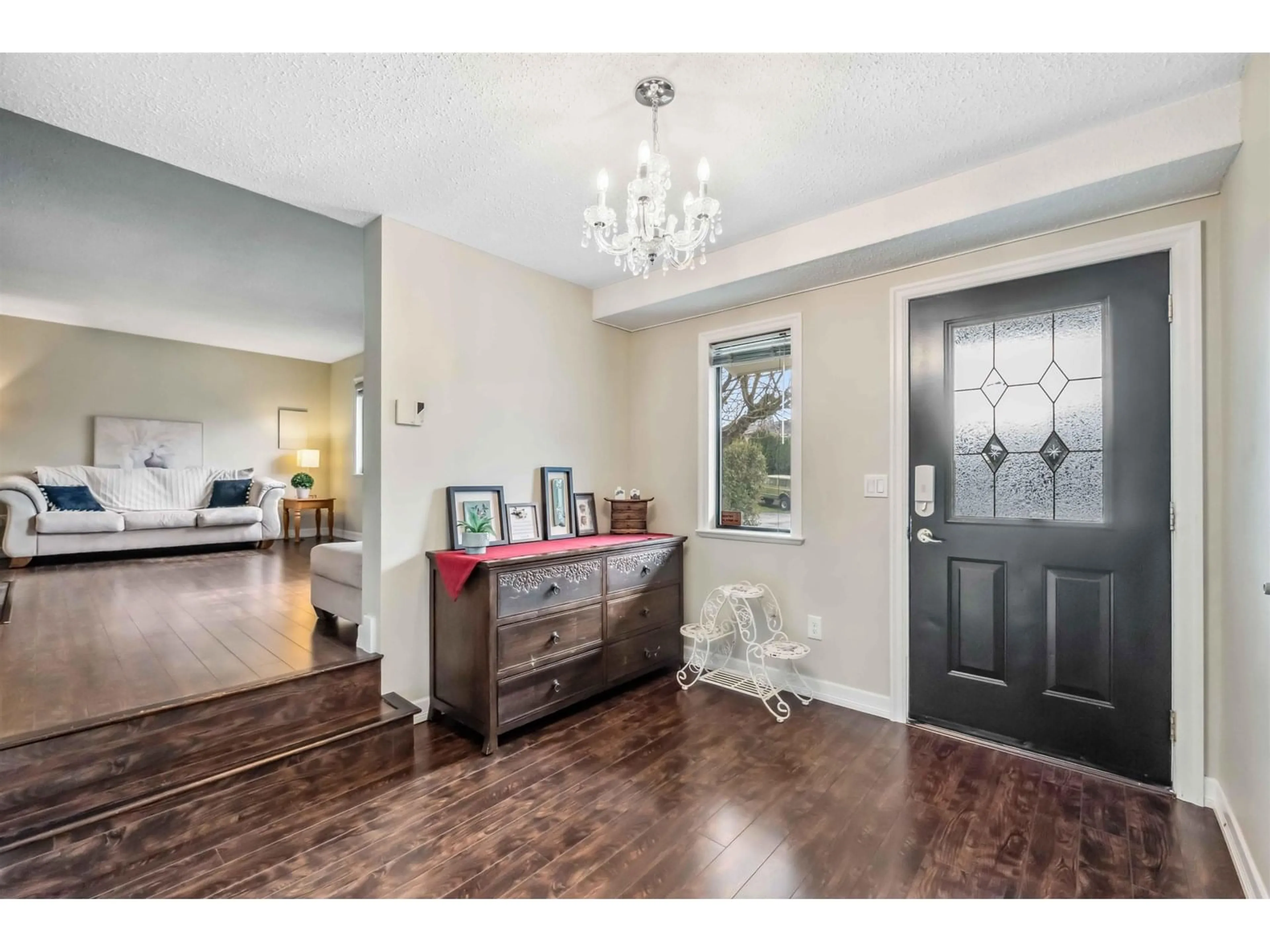 Indoor entryway for 1831 KEYS, Abbotsford British Columbia V3S5G9