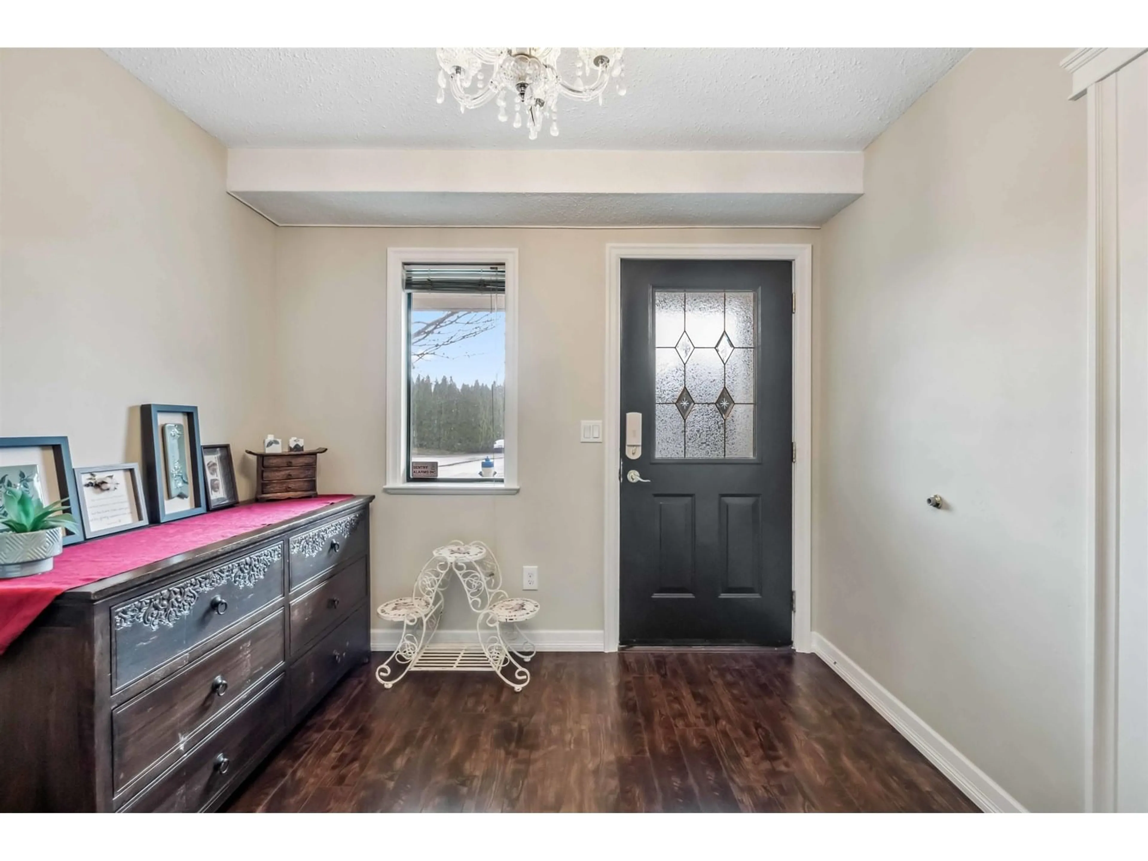 Indoor entryway for 1831 KEYS, Abbotsford British Columbia V3S5G9