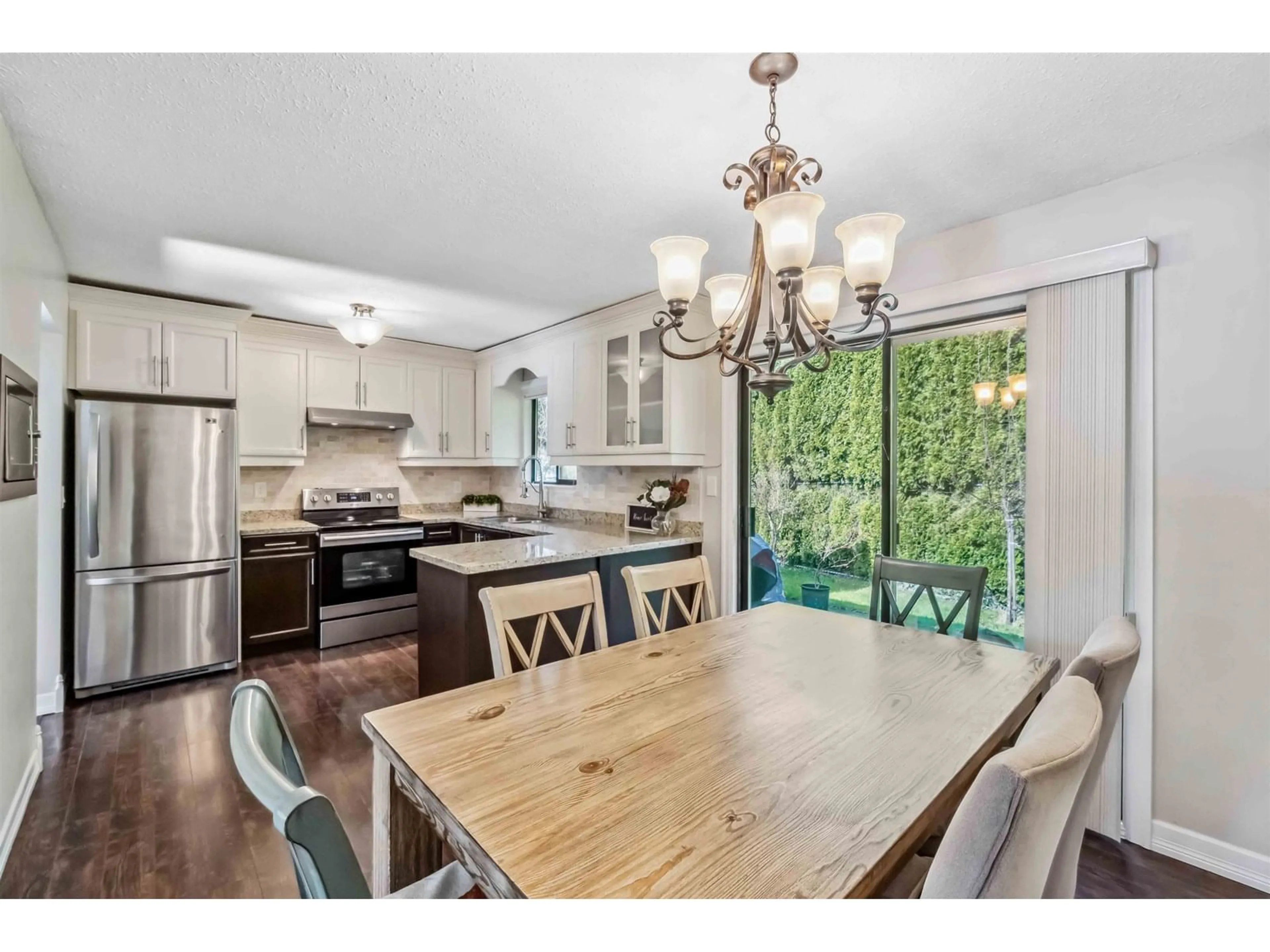 Open concept kitchen, unknown for 1831 KEYS, Abbotsford British Columbia V3S5G9