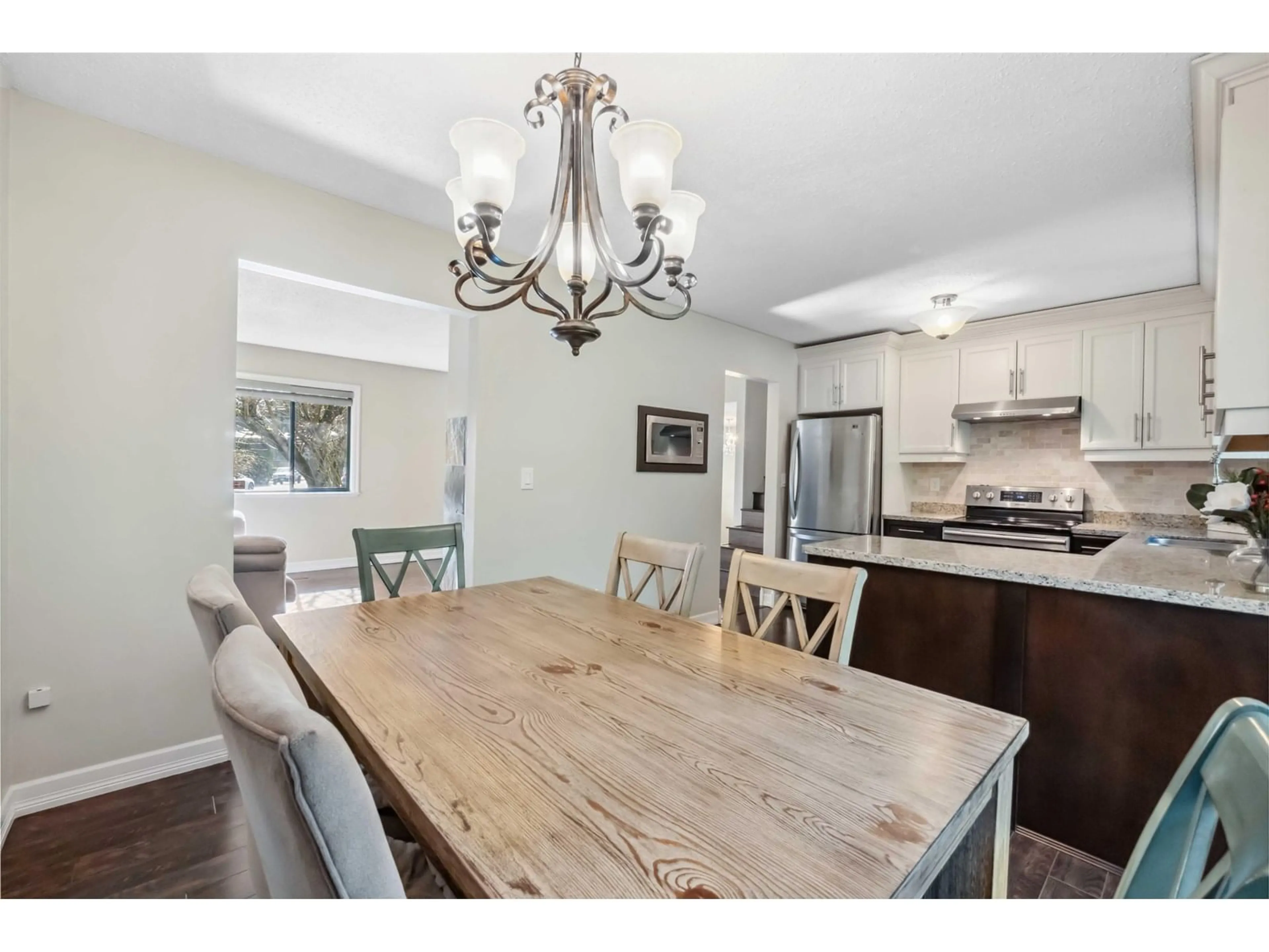 Open concept kitchen, unknown for 1831 KEYS, Abbotsford British Columbia V3S5G9