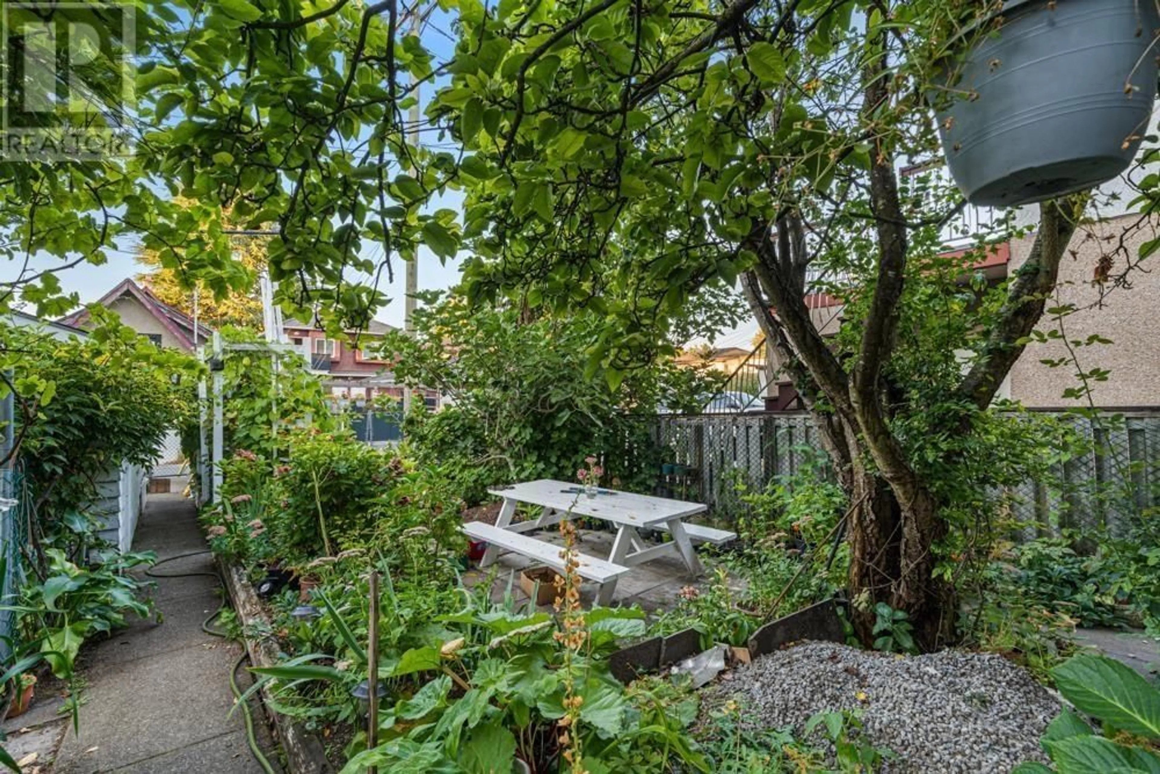 Patio, street for 727 39TH AVENUE, Vancouver British Columbia V5W1K5
