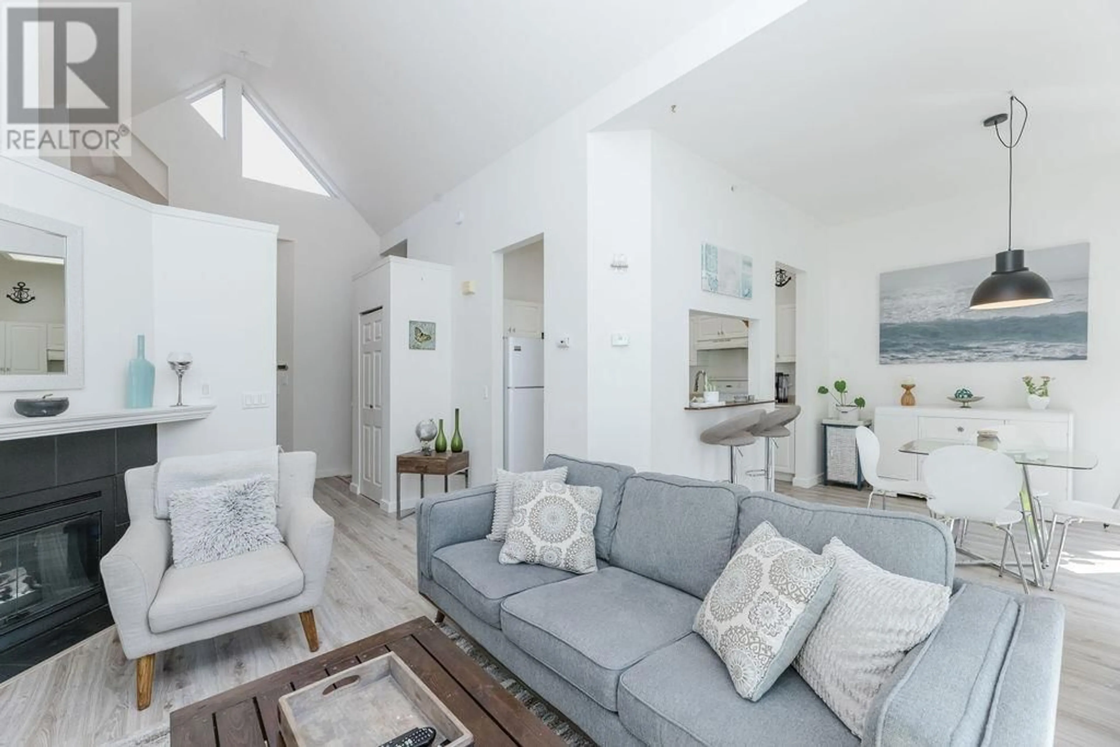 Living room with furniture, unknown for 4 - 5740 MARINE WAY, Sechelt British Columbia V7Z0K3