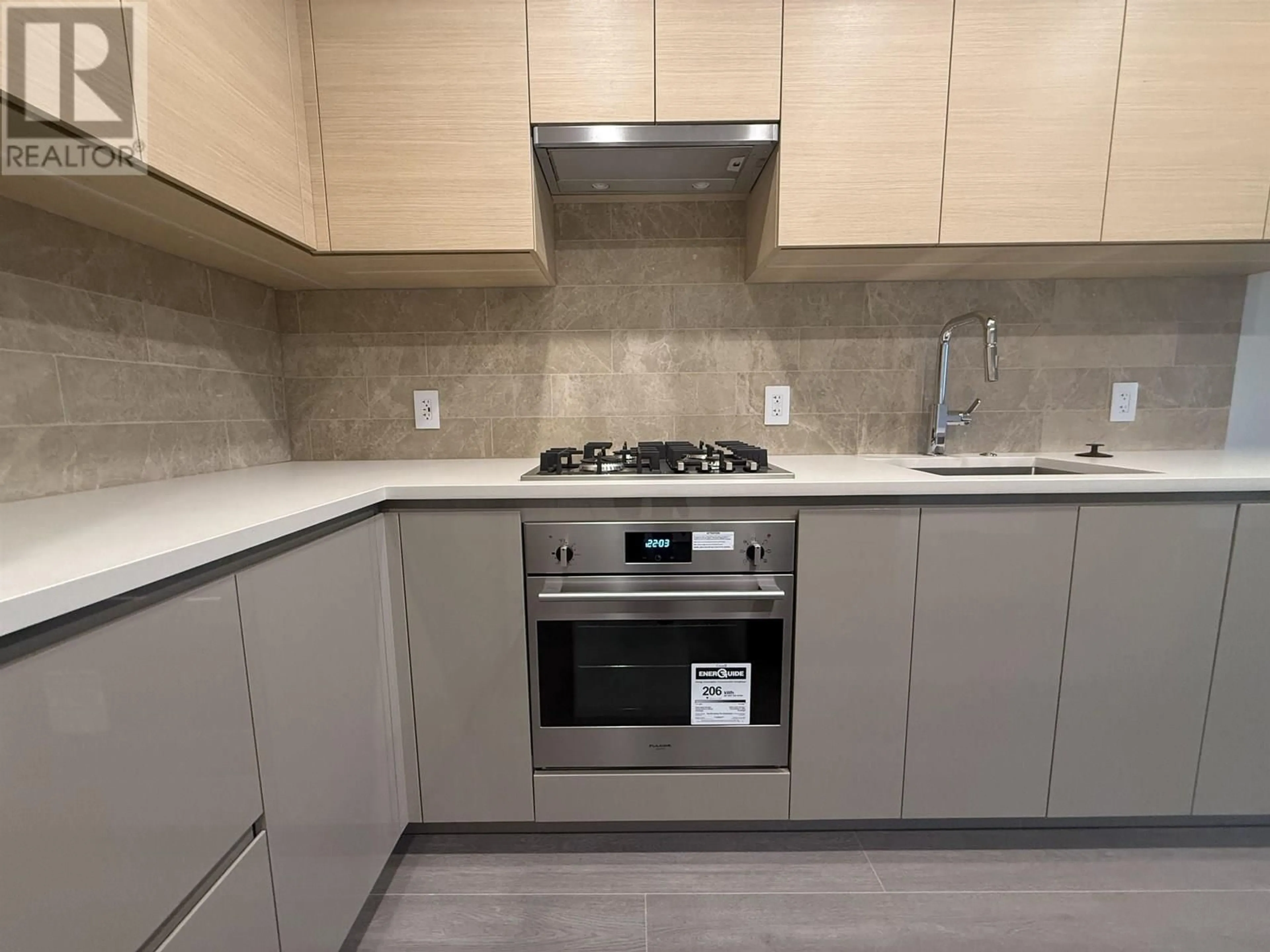 Standard kitchen, unknown for 2807 - 2108 GILMORE AVENUE, Burnaby British Columbia V5C0N8