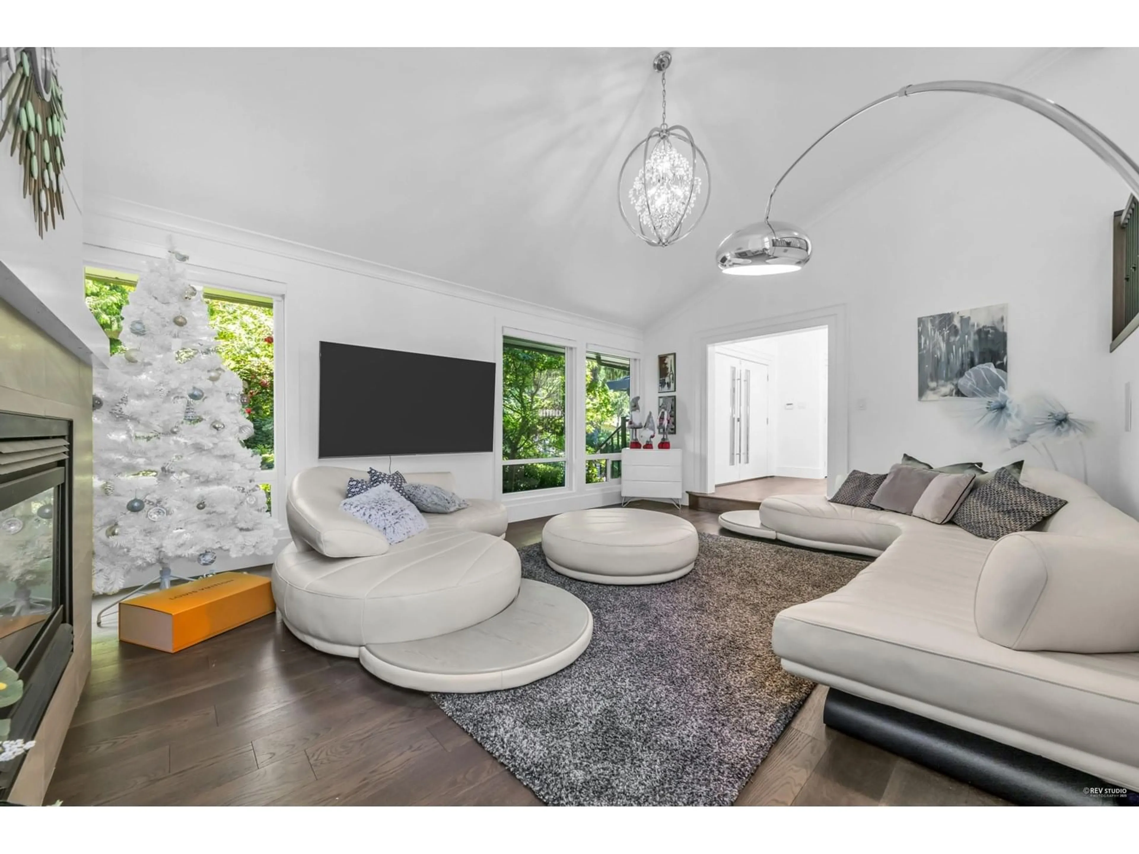 Living room with furniture, unknown for 1723 AMBLE GREENE, Surrey British Columbia V4A6H3