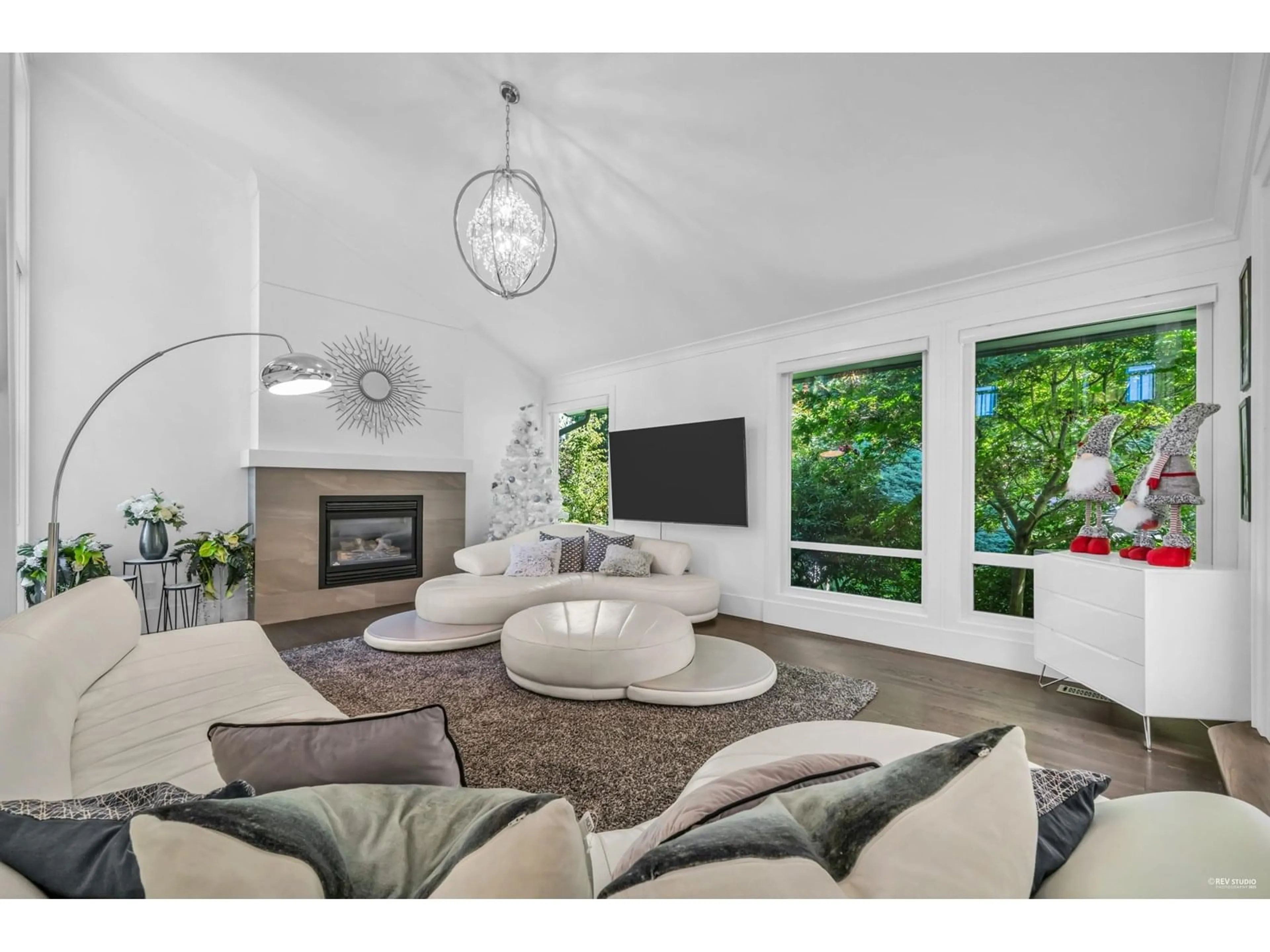 Living room with furniture, unknown for 1723 AMBLE GREENE, Surrey British Columbia V4A6H3