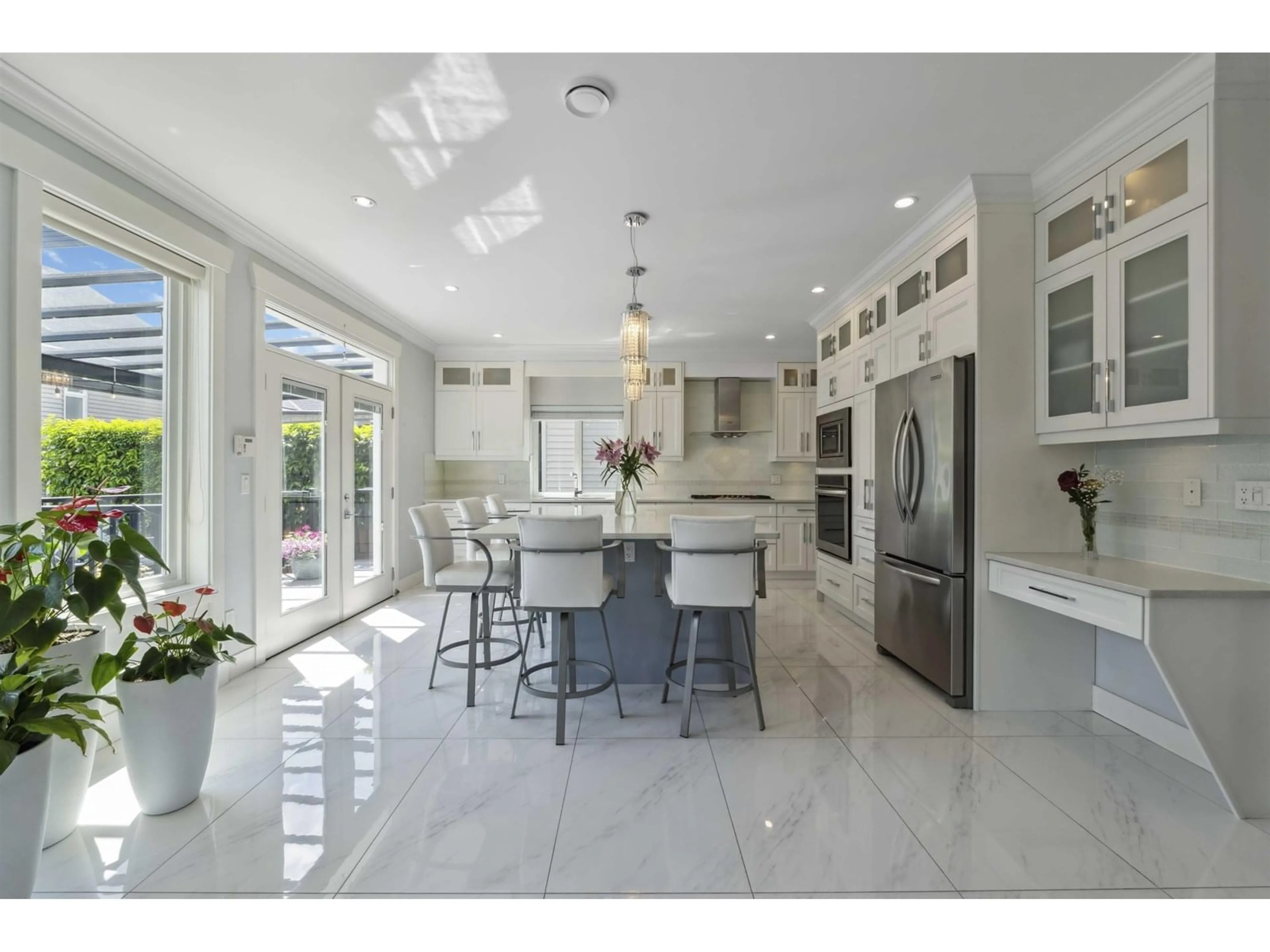 Open concept kitchen, ceramic/tile floor for 21156 77A, Langley British Columbia V2Y0K7