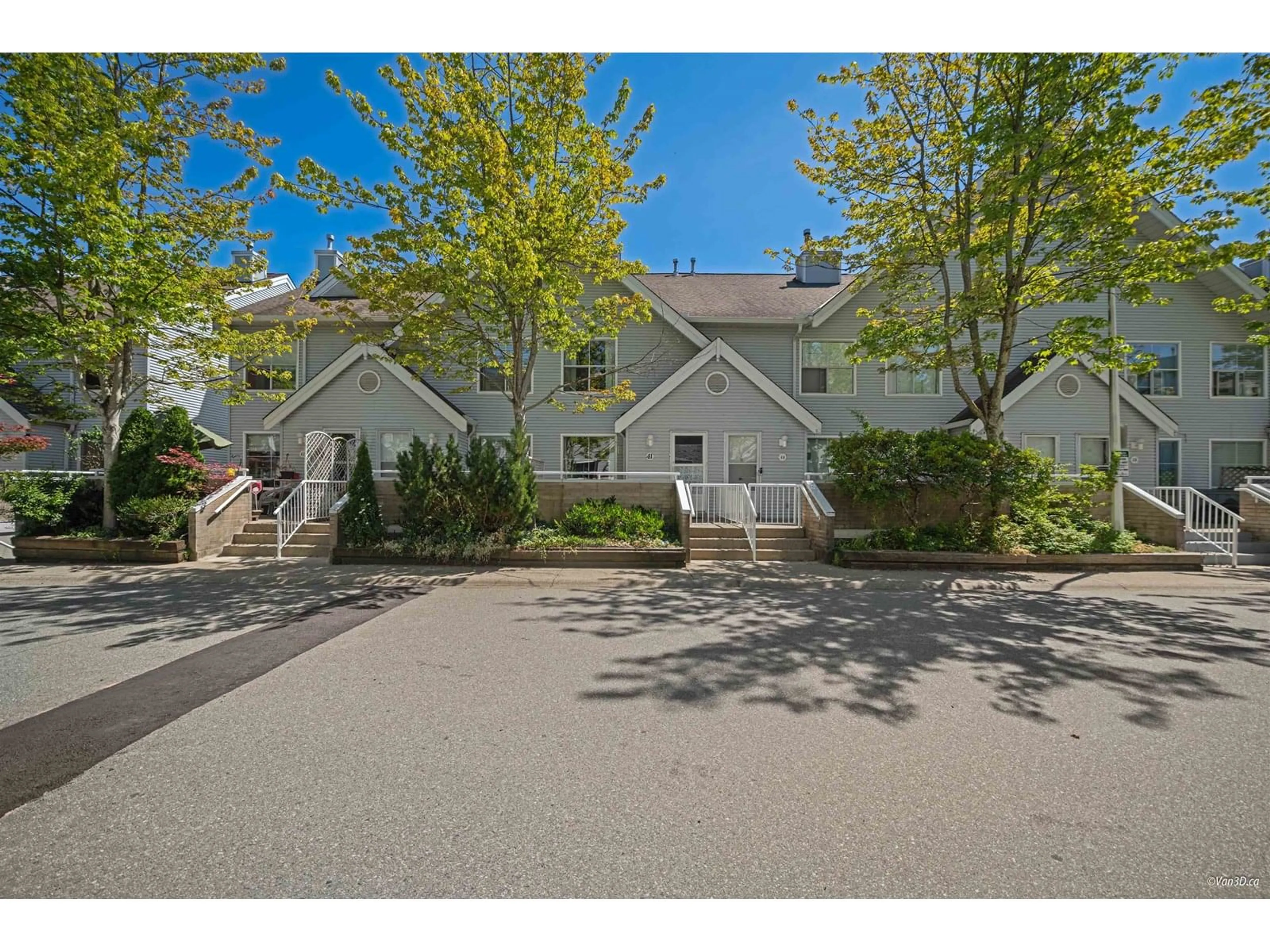 A pic from outside/outdoor area/front of a property/back of a property/a pic from drone, street for 41 - 13706 74, Surrey British Columbia V3W1K3