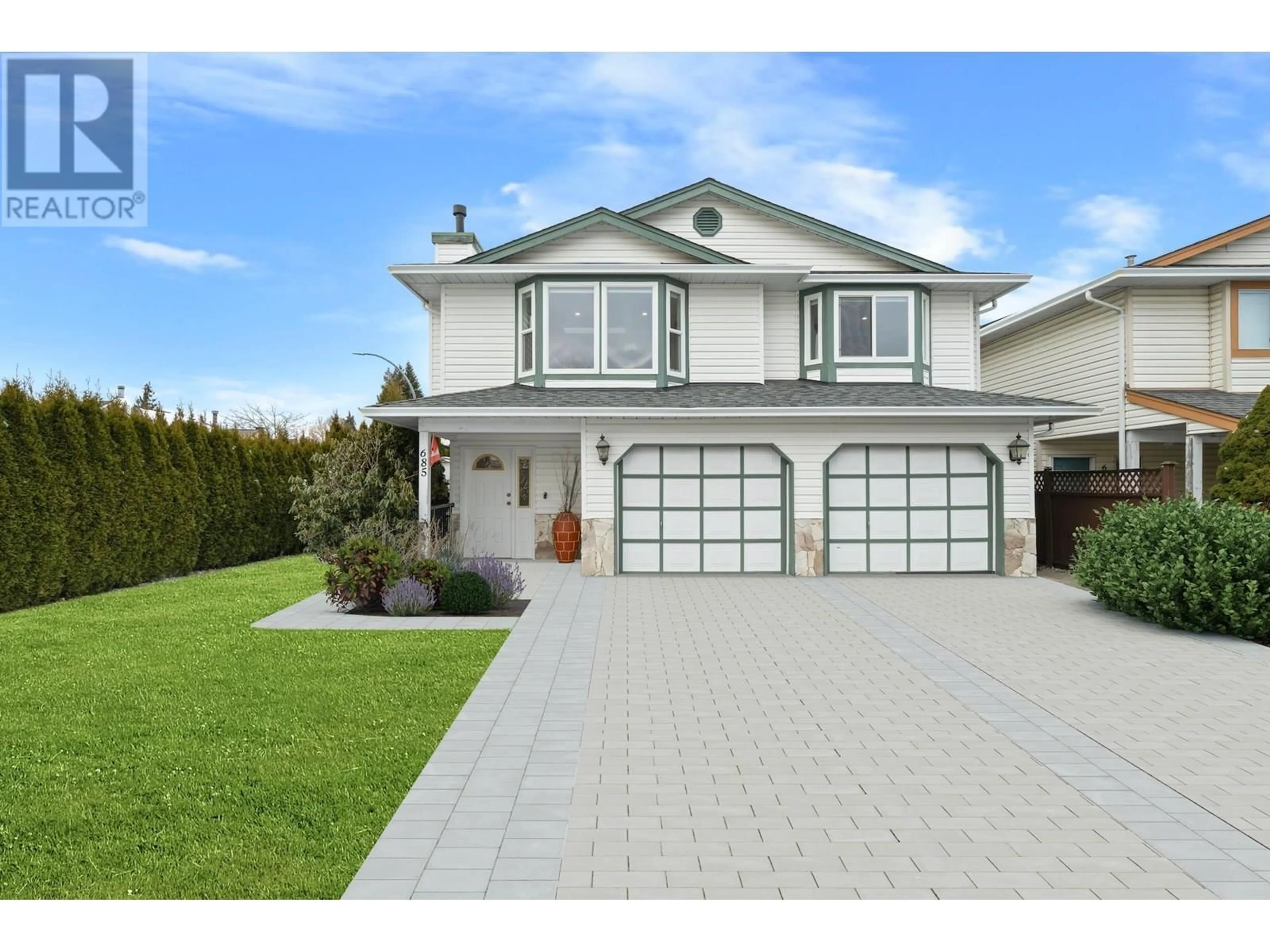 Home with vinyl exterior material, street for 685 PENDER PLACE, Port Coquitlam British Columbia V3B7M2