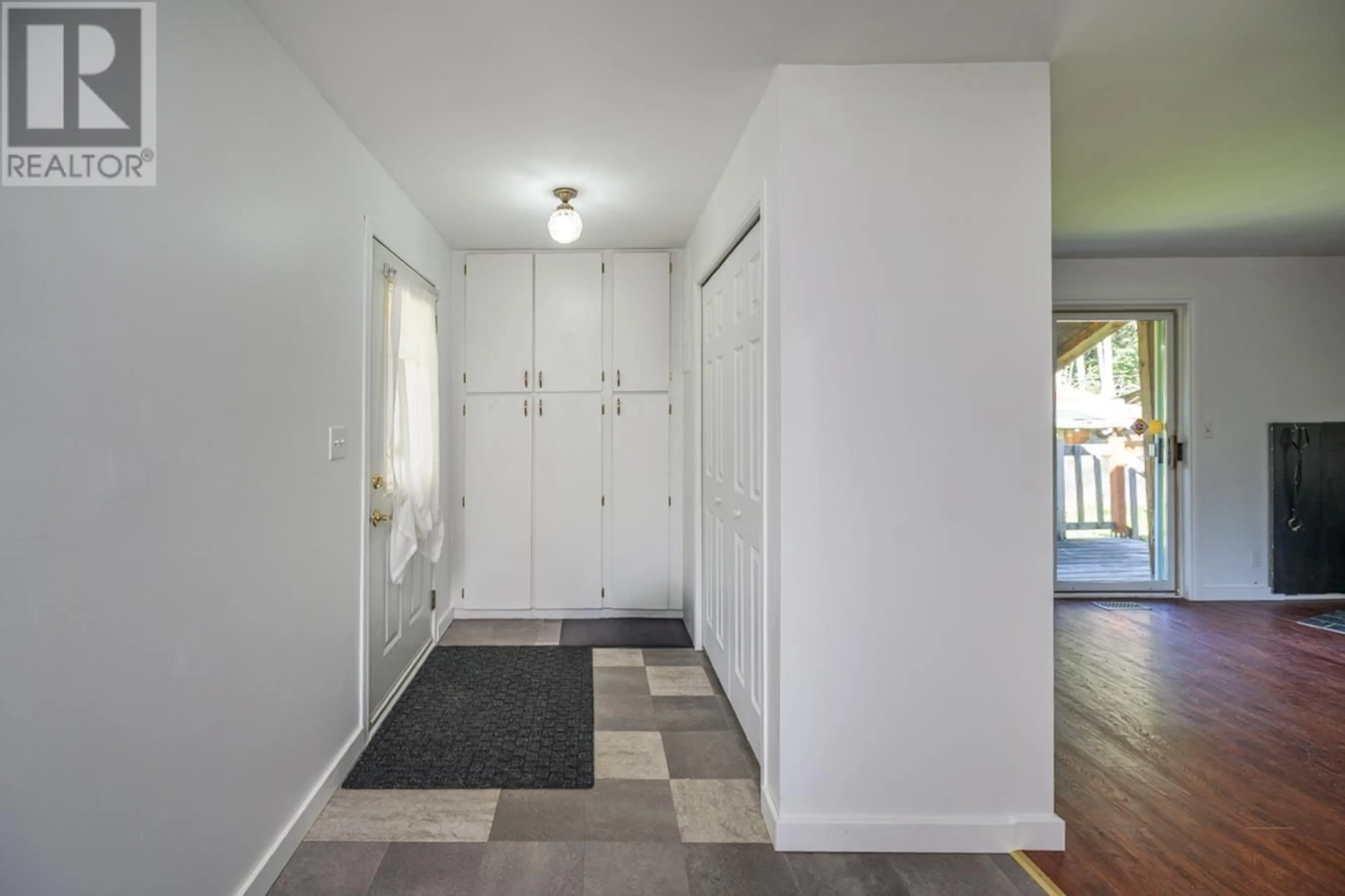 Indoor entryway for 5146 GREENWOOD STREET, Prince George British Columbia V2K2W5