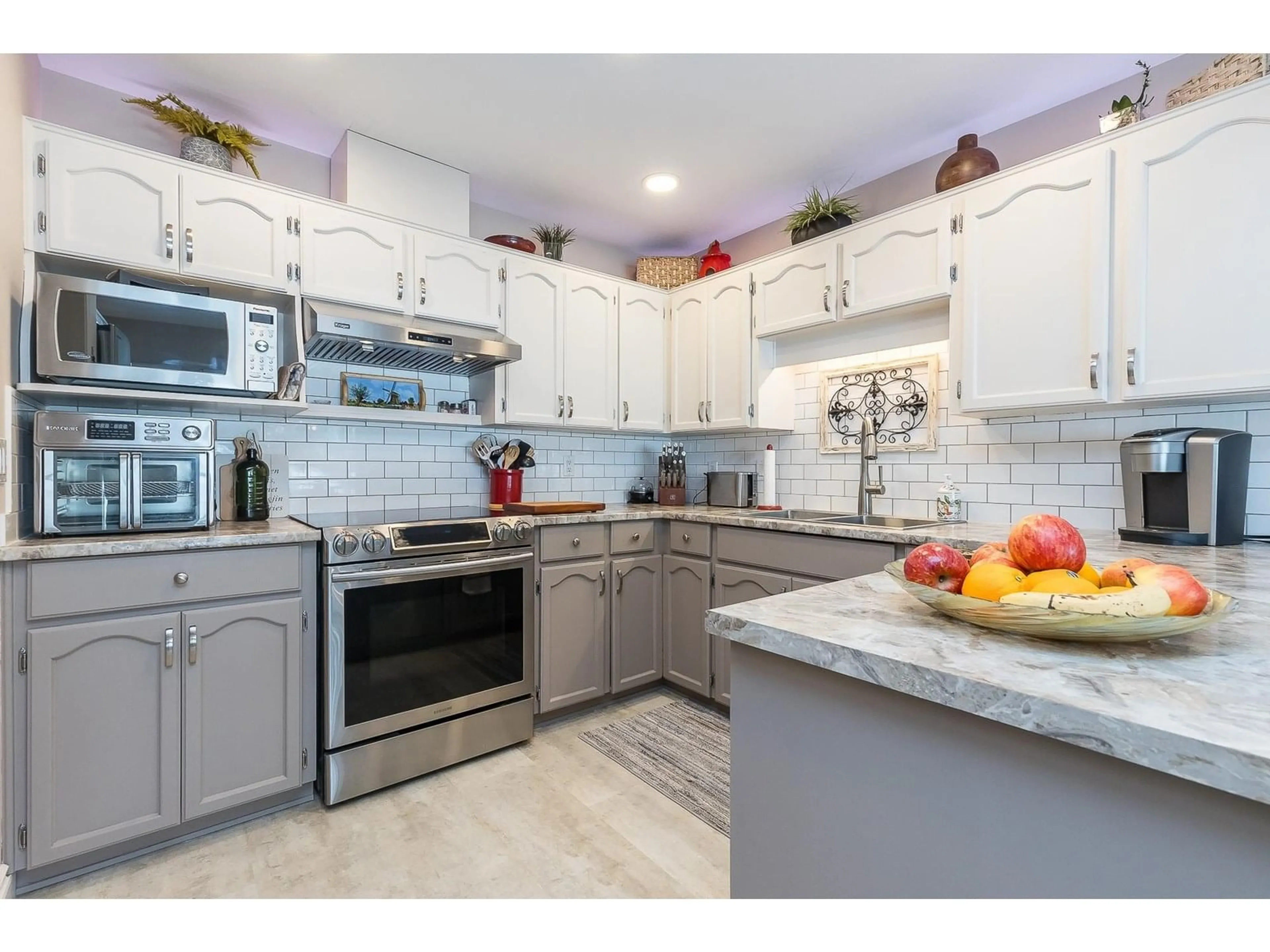Open concept kitchen, ceramic/tile floor for 5 - 2988 HORN, Abbotsford British Columbia V2S3C1