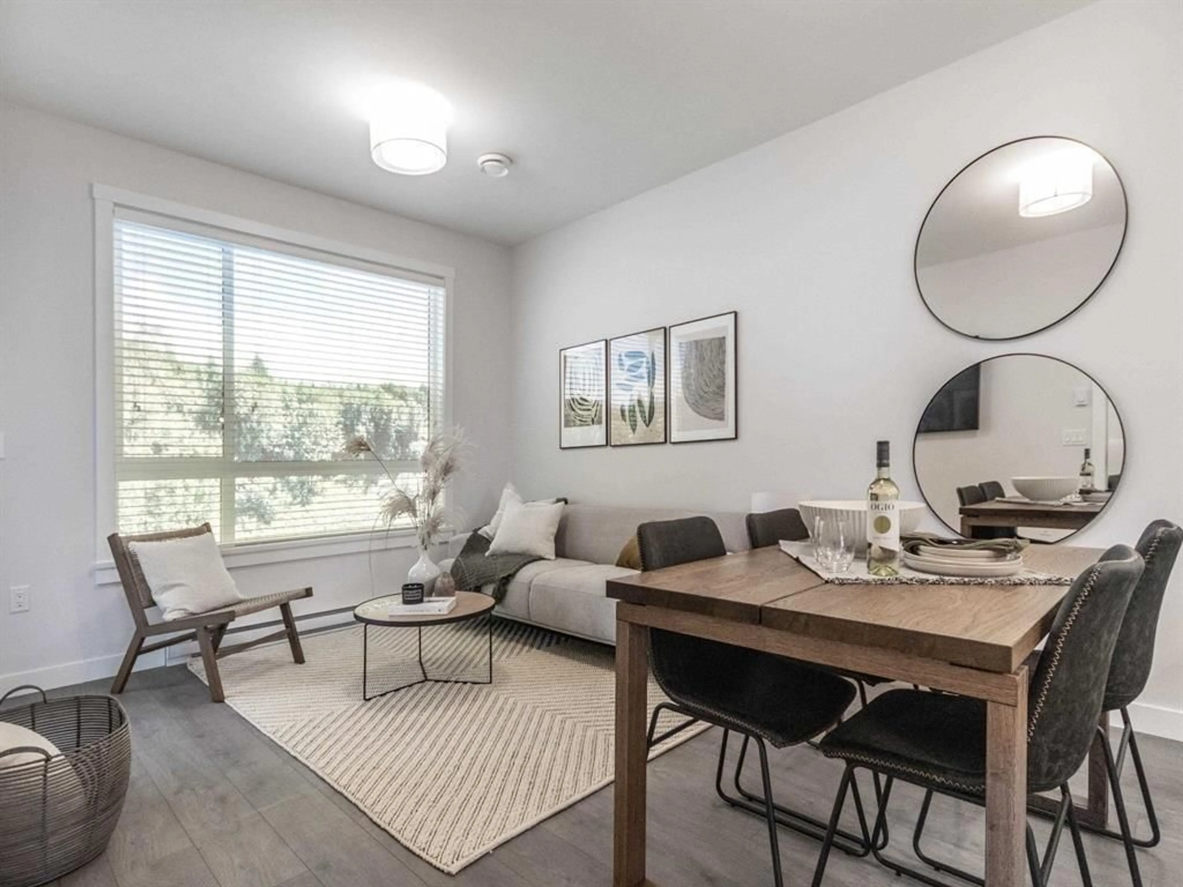 Living room with furniture, wood/laminate floor for 519 - 33886 PINE, Abbotsford British Columbia V2S0N9