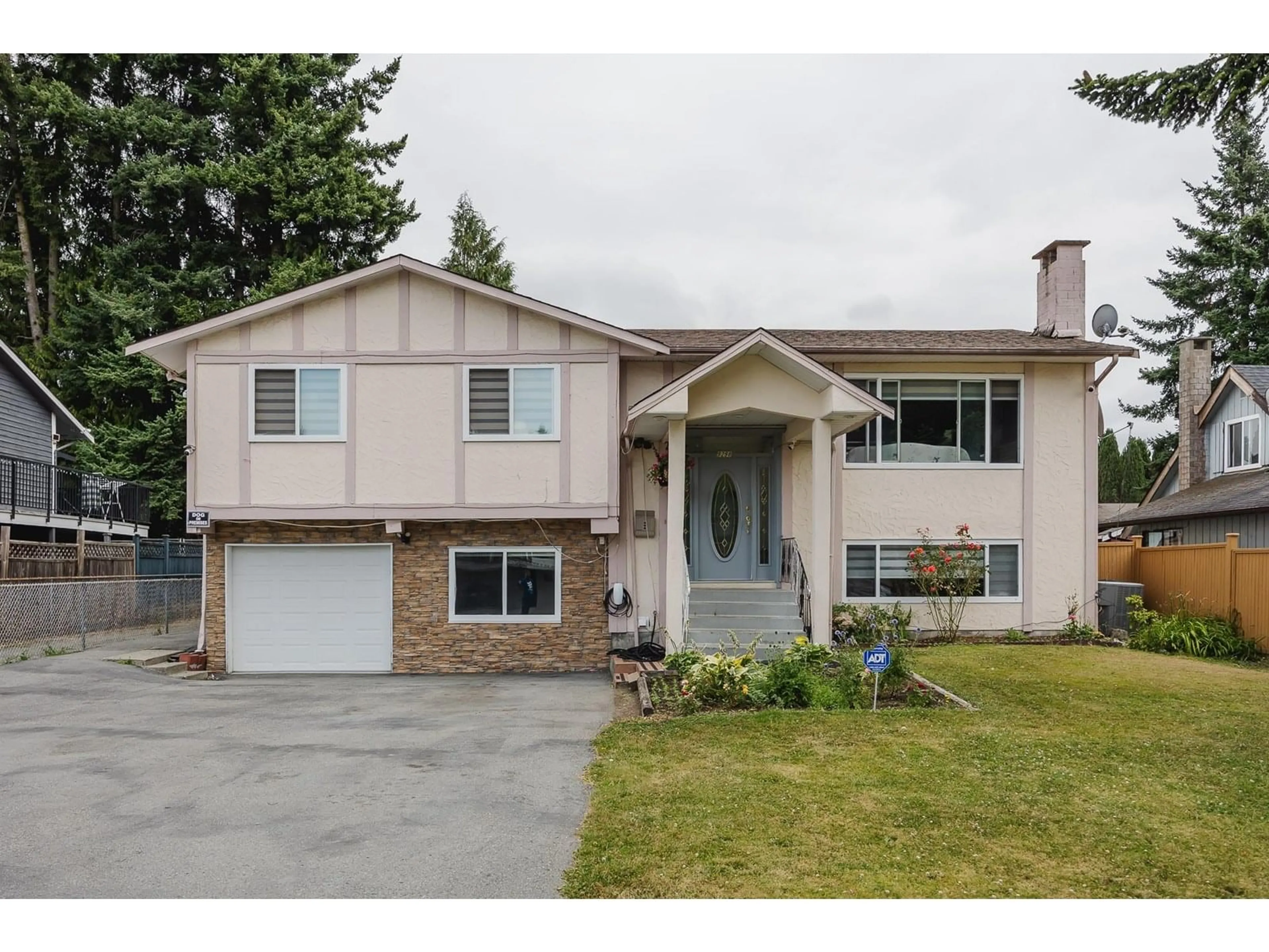 Home with vinyl exterior material, street for 9298 CINNAMON, Surrey British Columbia V3V1V2