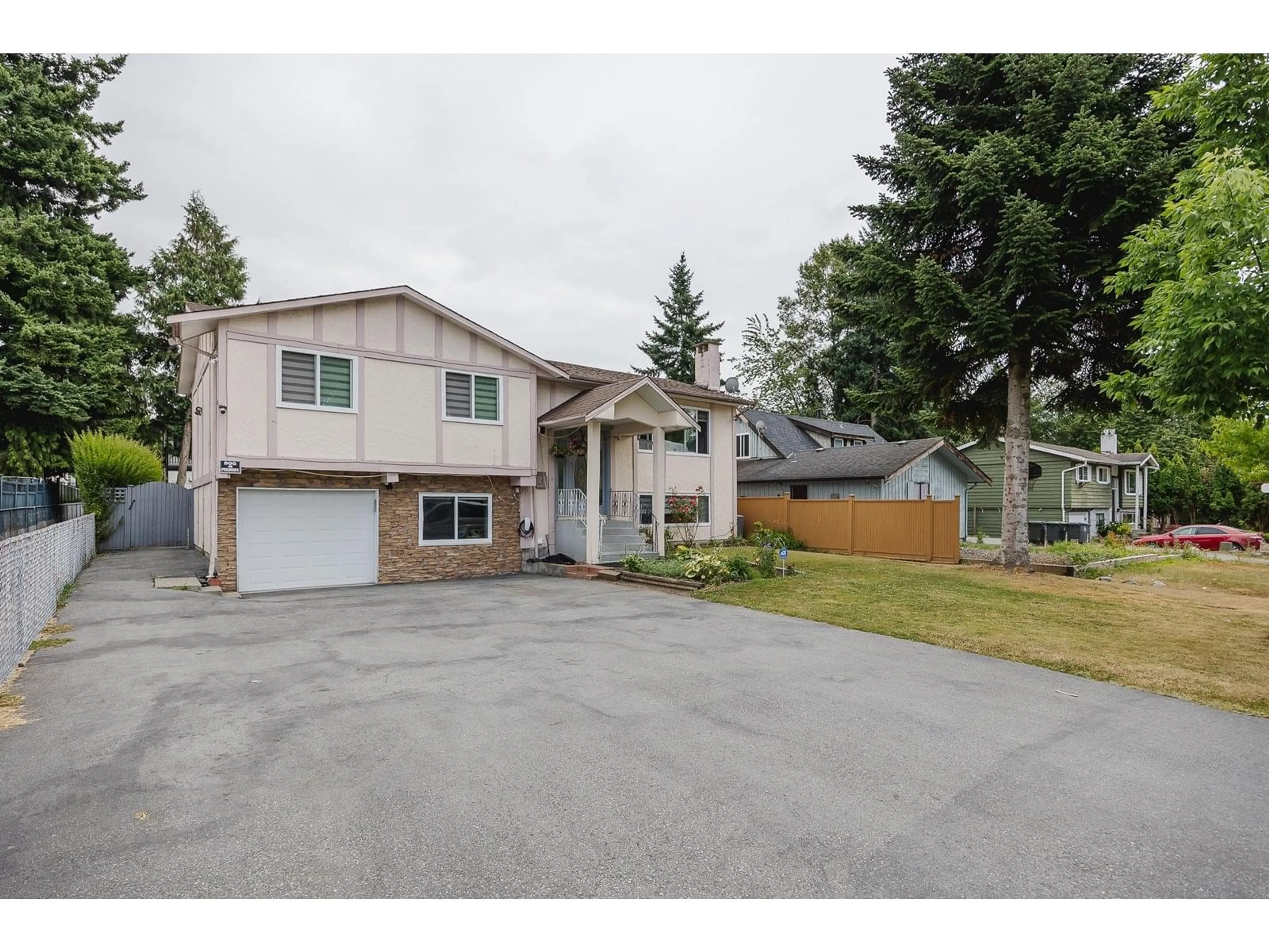 Home with vinyl exterior material, street for 9298 CINNAMON, Surrey British Columbia V3V1V2