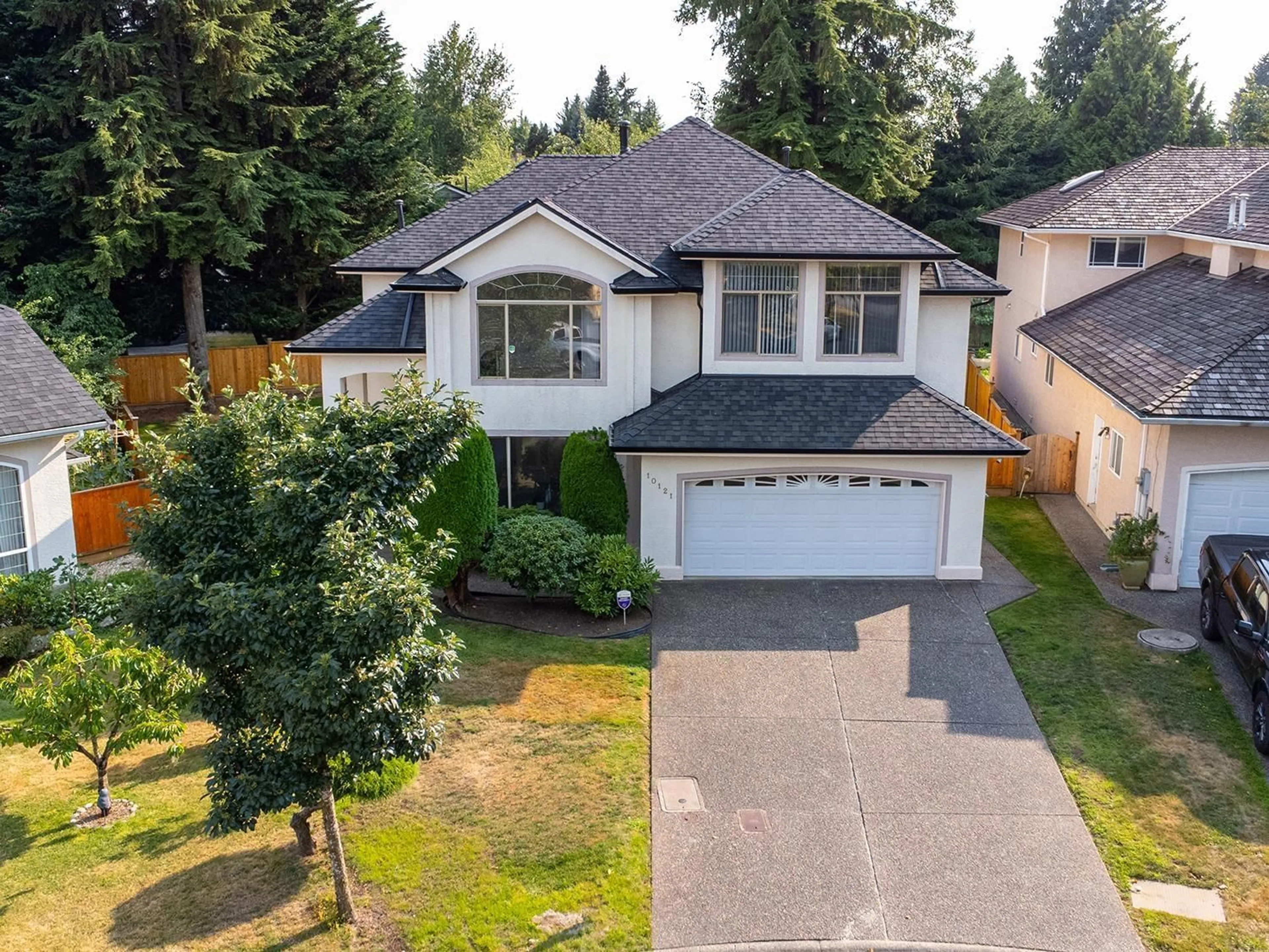 A pic from outside/outdoor area/front of a property/back of a property/a pic from drone, street for 10121 157A, Surrey British Columbia V4N4S3