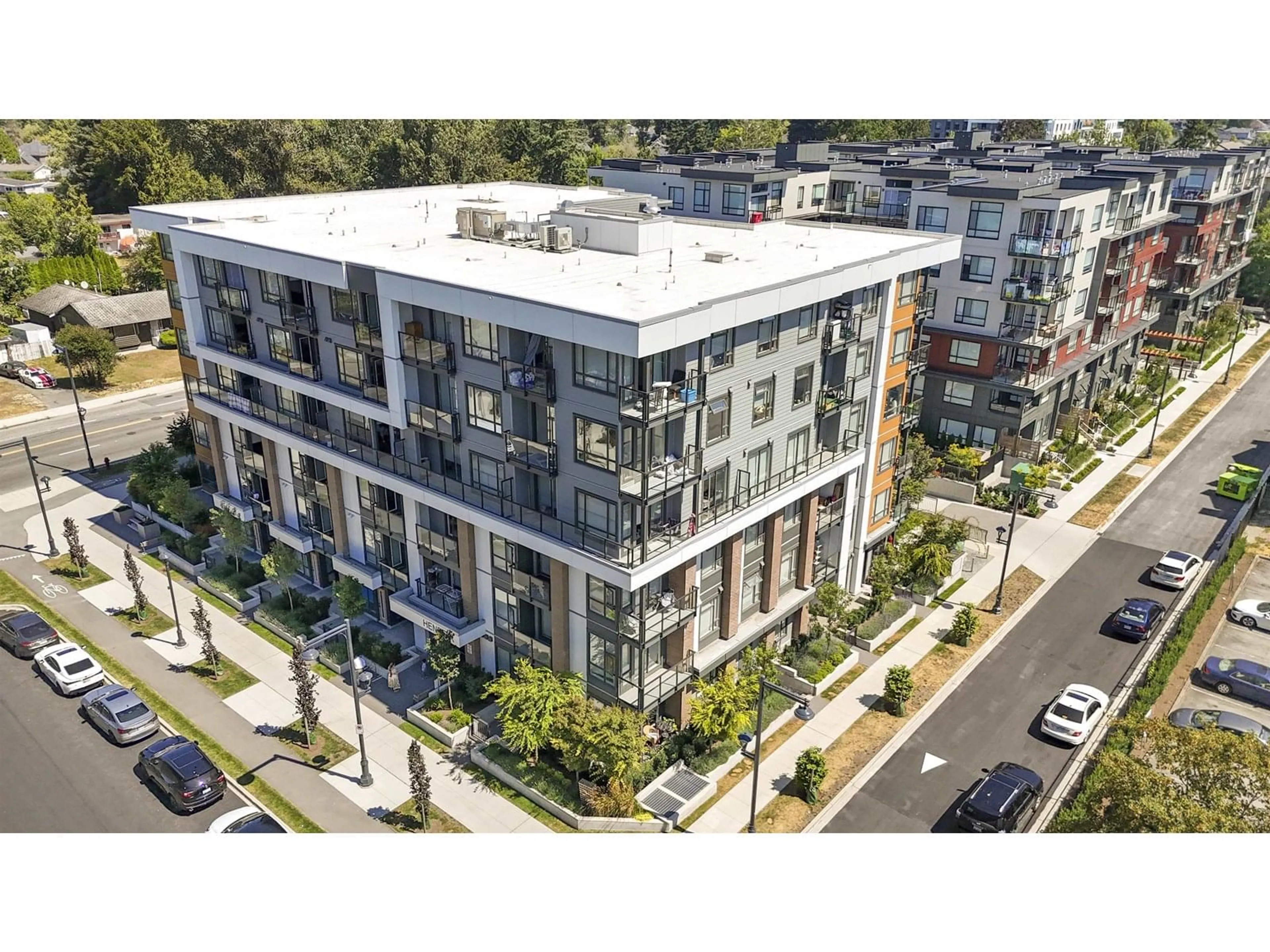 A pic from outside/outdoor area/front of a property/back of a property/a pic from drone, unknown for 605 - 10778 138, Surrey British Columbia V3T0S5