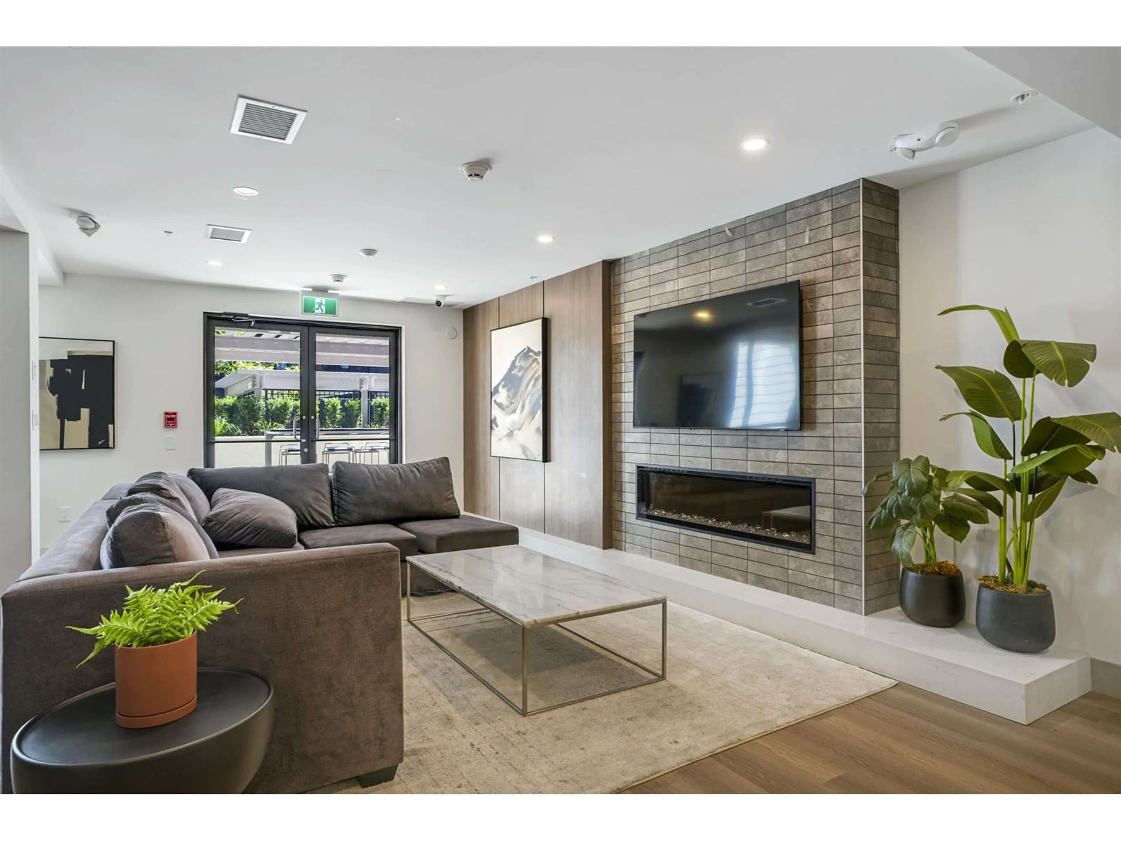 Lobby for 605 - 10778 138, Surrey British Columbia V3T0S5