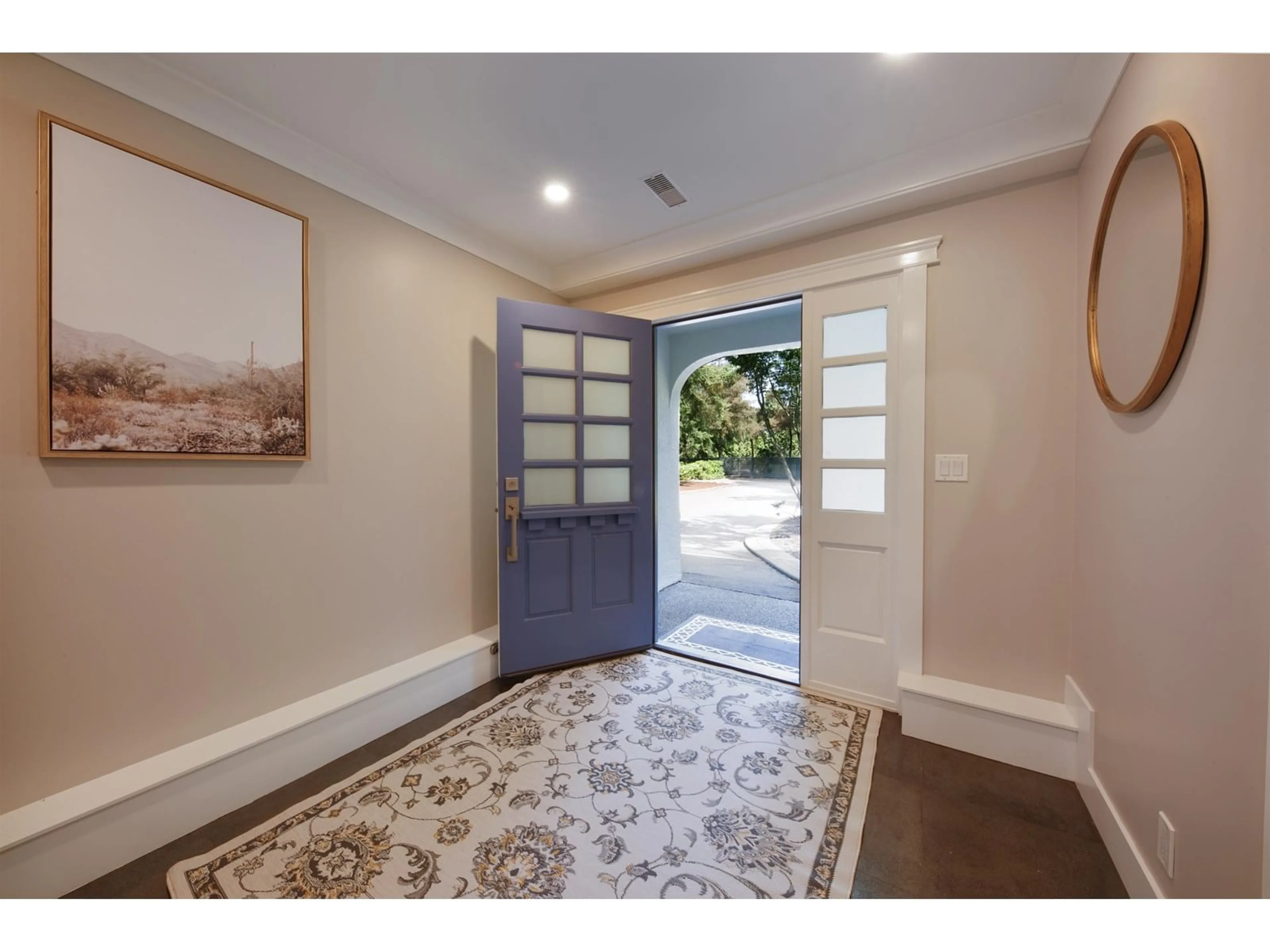 Indoor entryway for 14092 CRESCENT, Surrey British Columbia V4P1L4