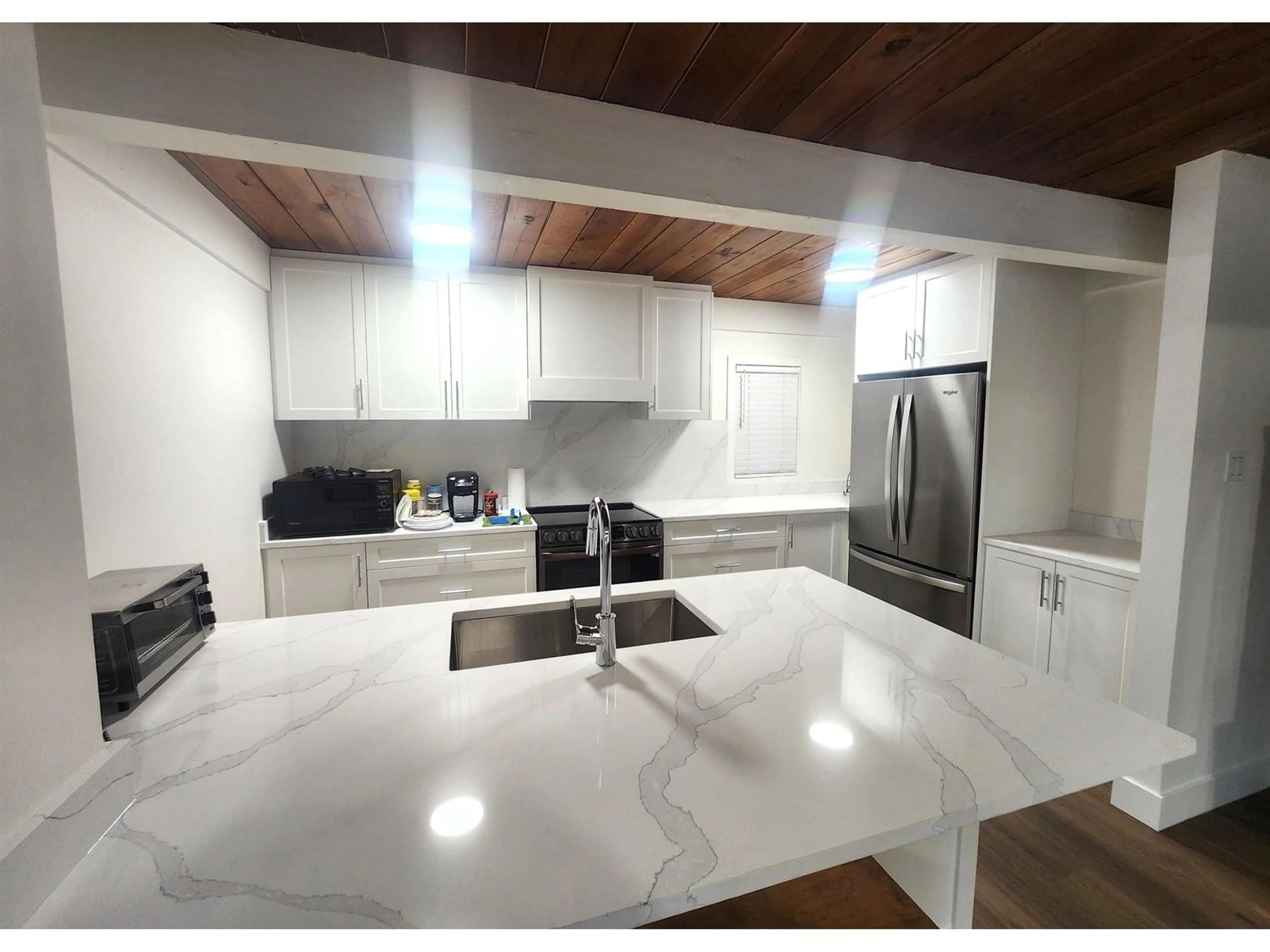 Contemporary kitchen, unknown for 11631 98, Surrey British Columbia V3V2J1