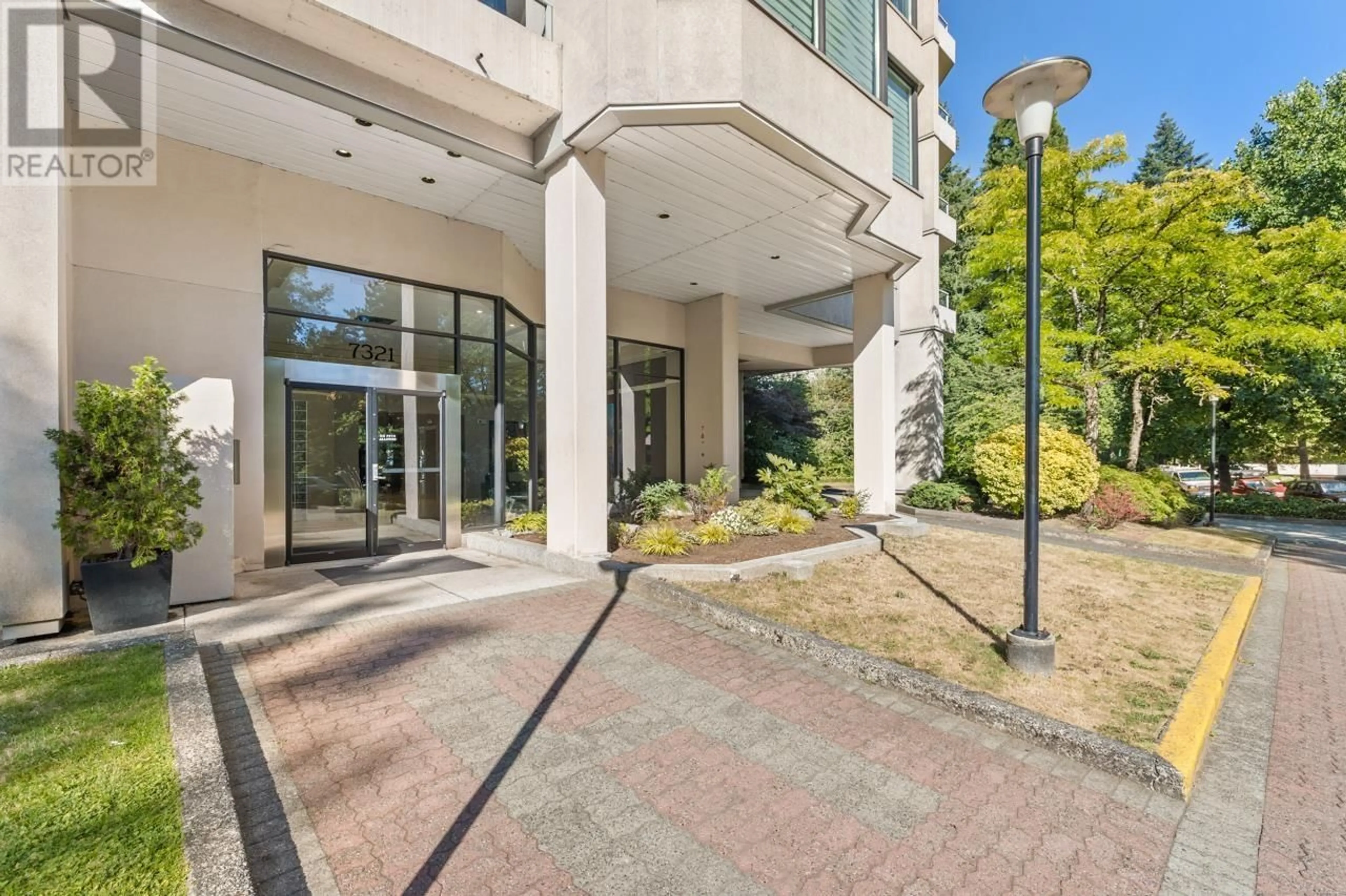Indoor foyer for 904 - 7321 HALIFAX STREET, Burnaby British Columbia V5A4R5