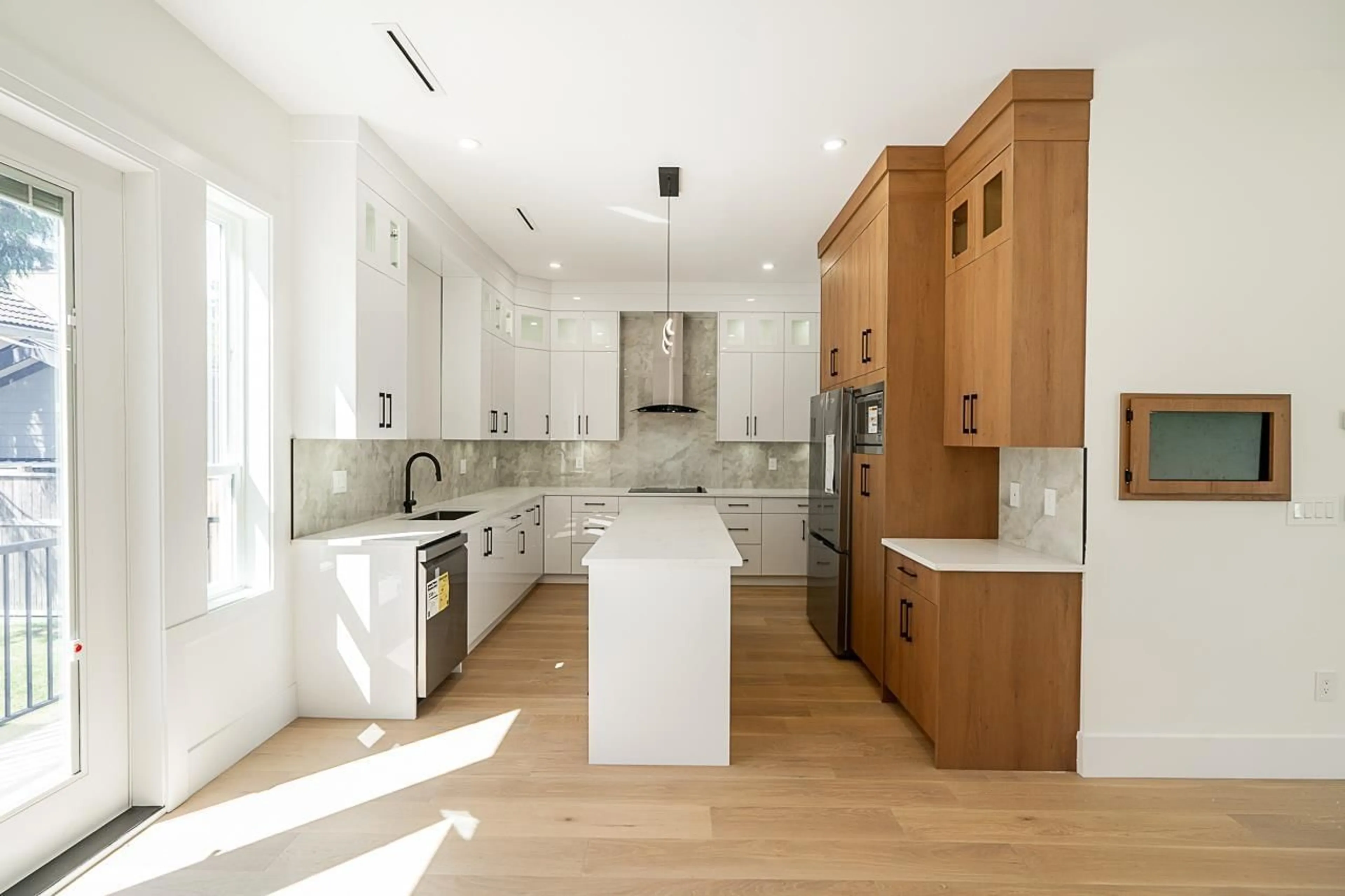 Contemporary kitchen, unknown for 8233 114, Delta British Columbia V4C5J4