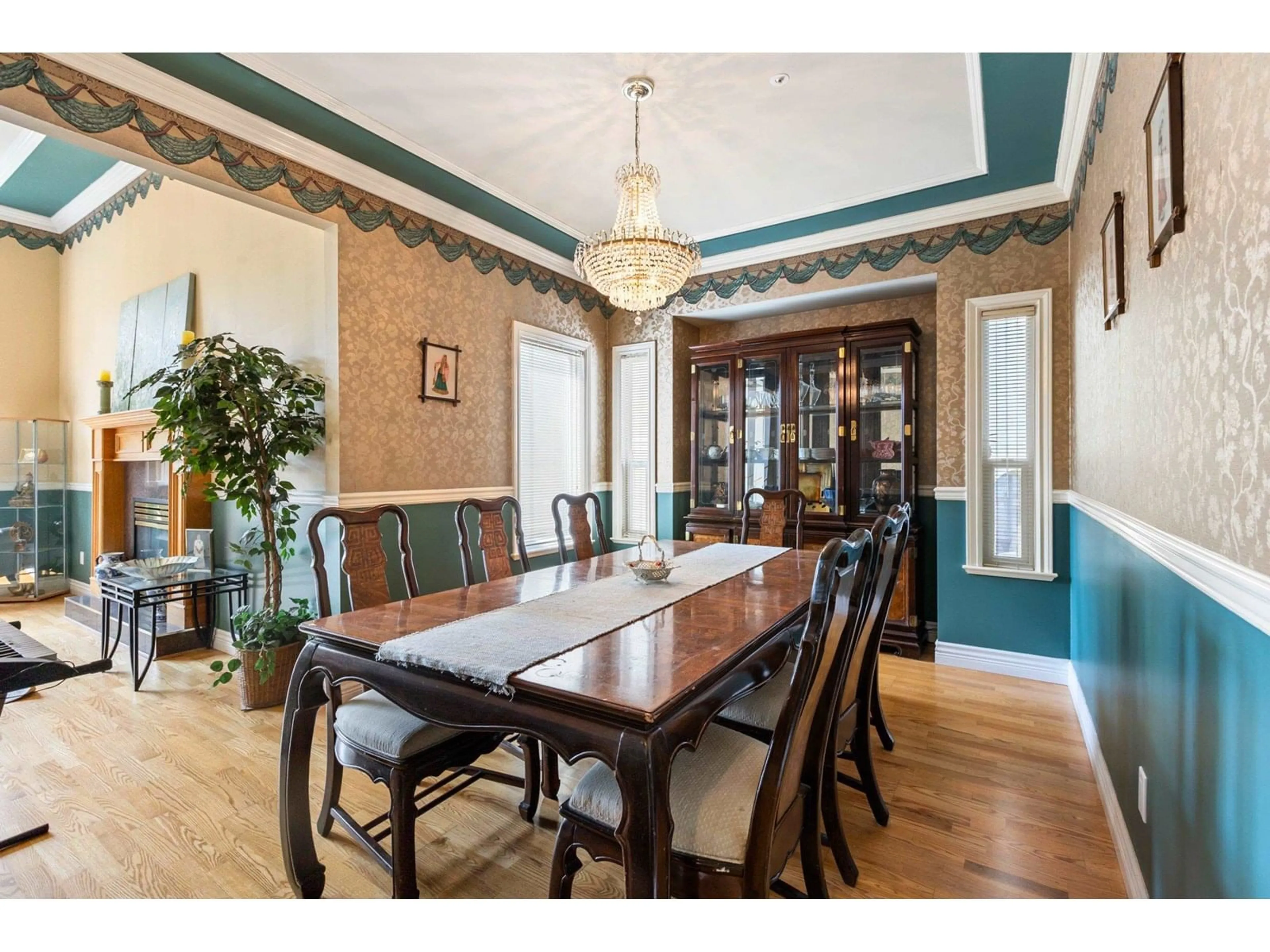 Dining room, wood/laminate floor for 11393 ROYAL, Surrey British Columbia V3V6V5