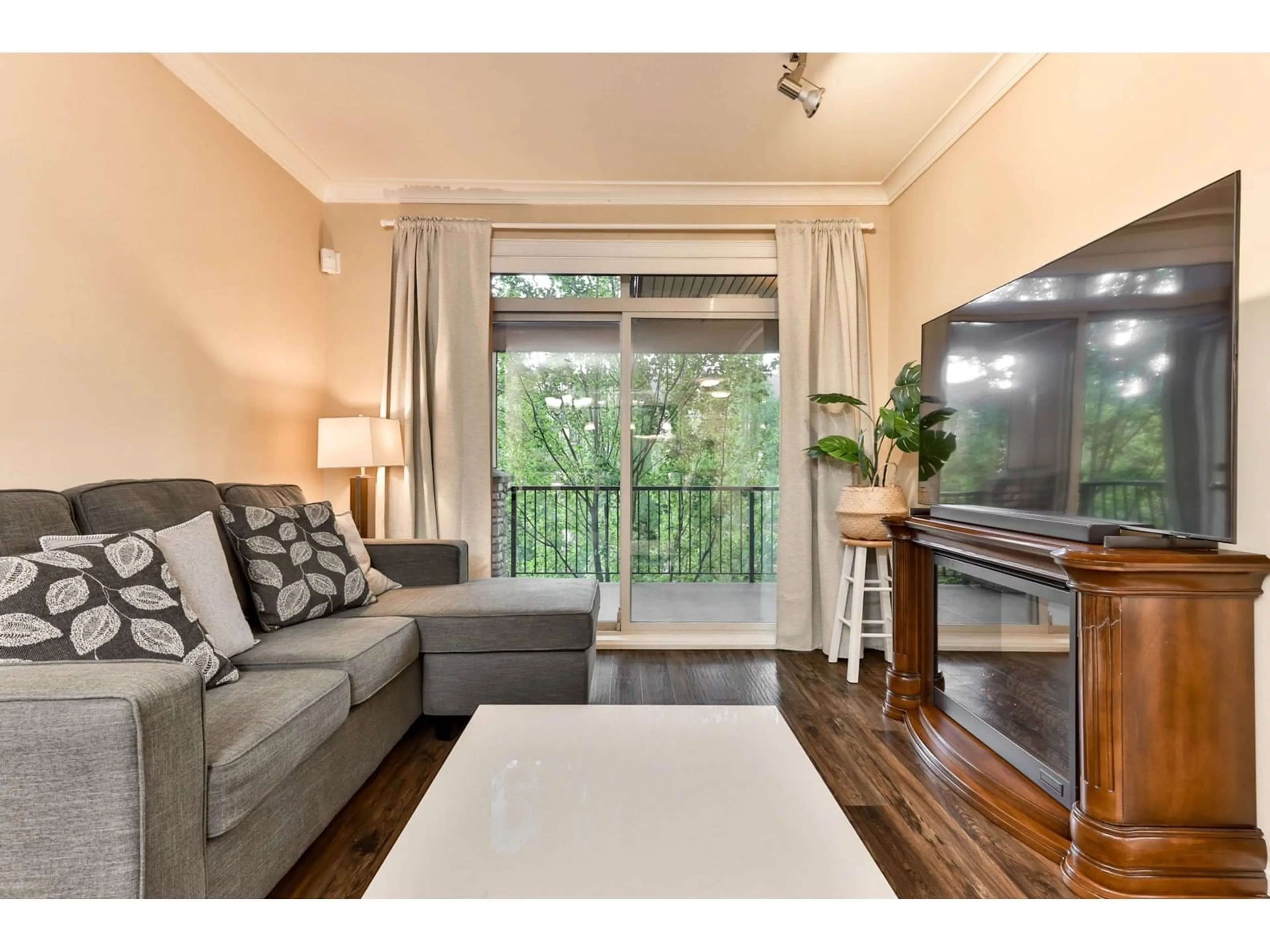 Living room with furniture, wood/laminate floor for 454 - 8328 207A, Langley British Columbia V2Y0K5