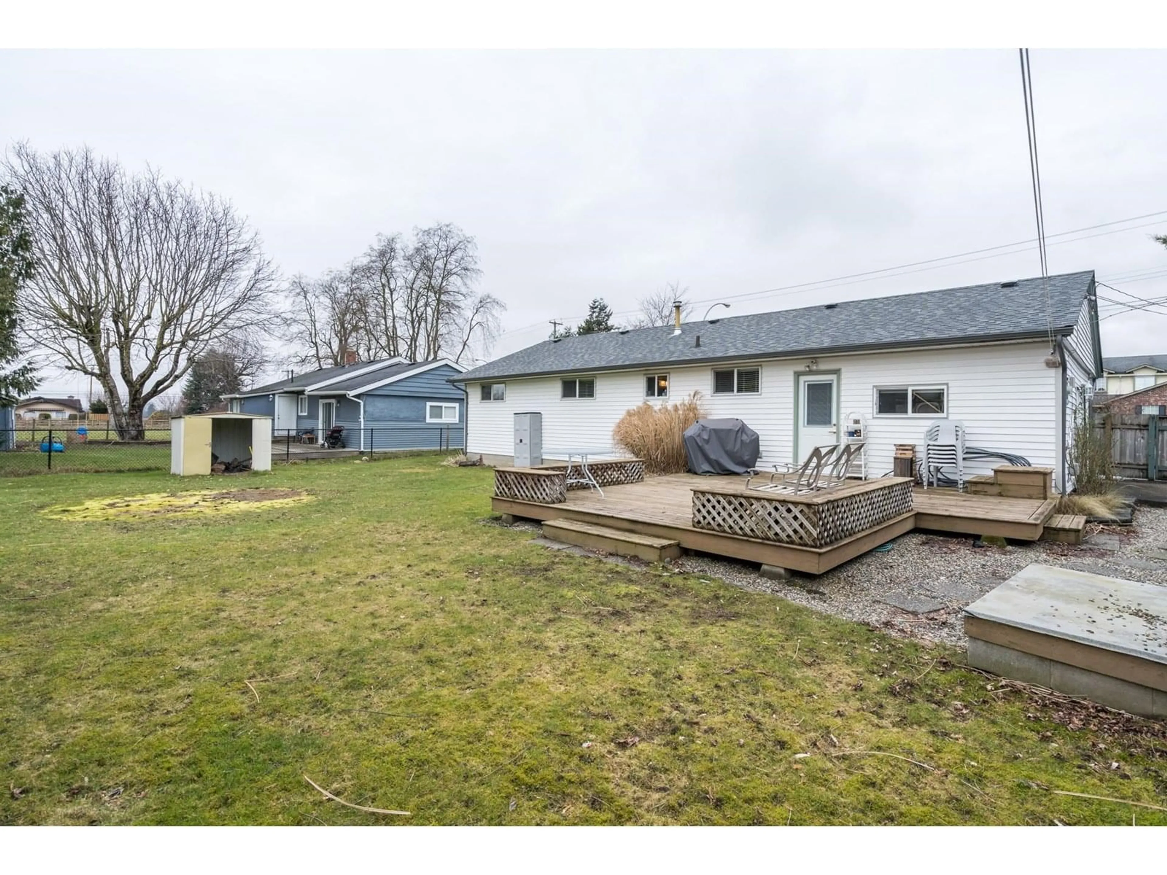 A pic from outside/outdoor area/front of a property/back of a property/a pic from drone, street for 5935 CARTER ROAD, Chilliwack British Columbia V2R3J8
