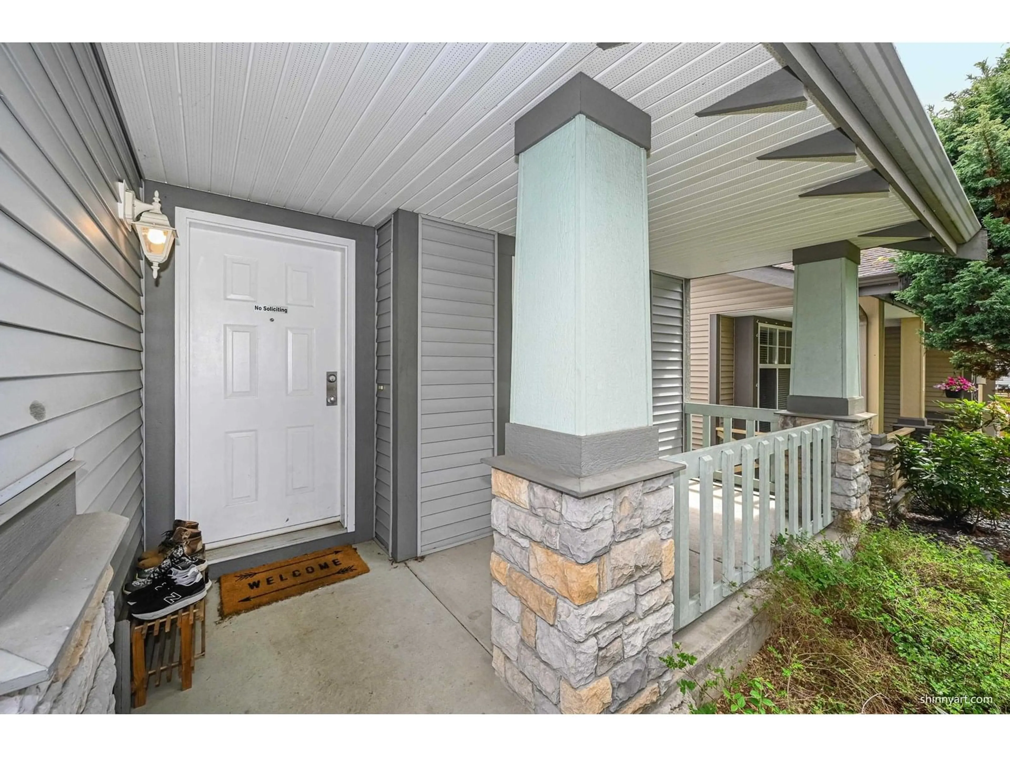 Indoor entryway for 6640 206, Langley British Columbia V2Y2Y5