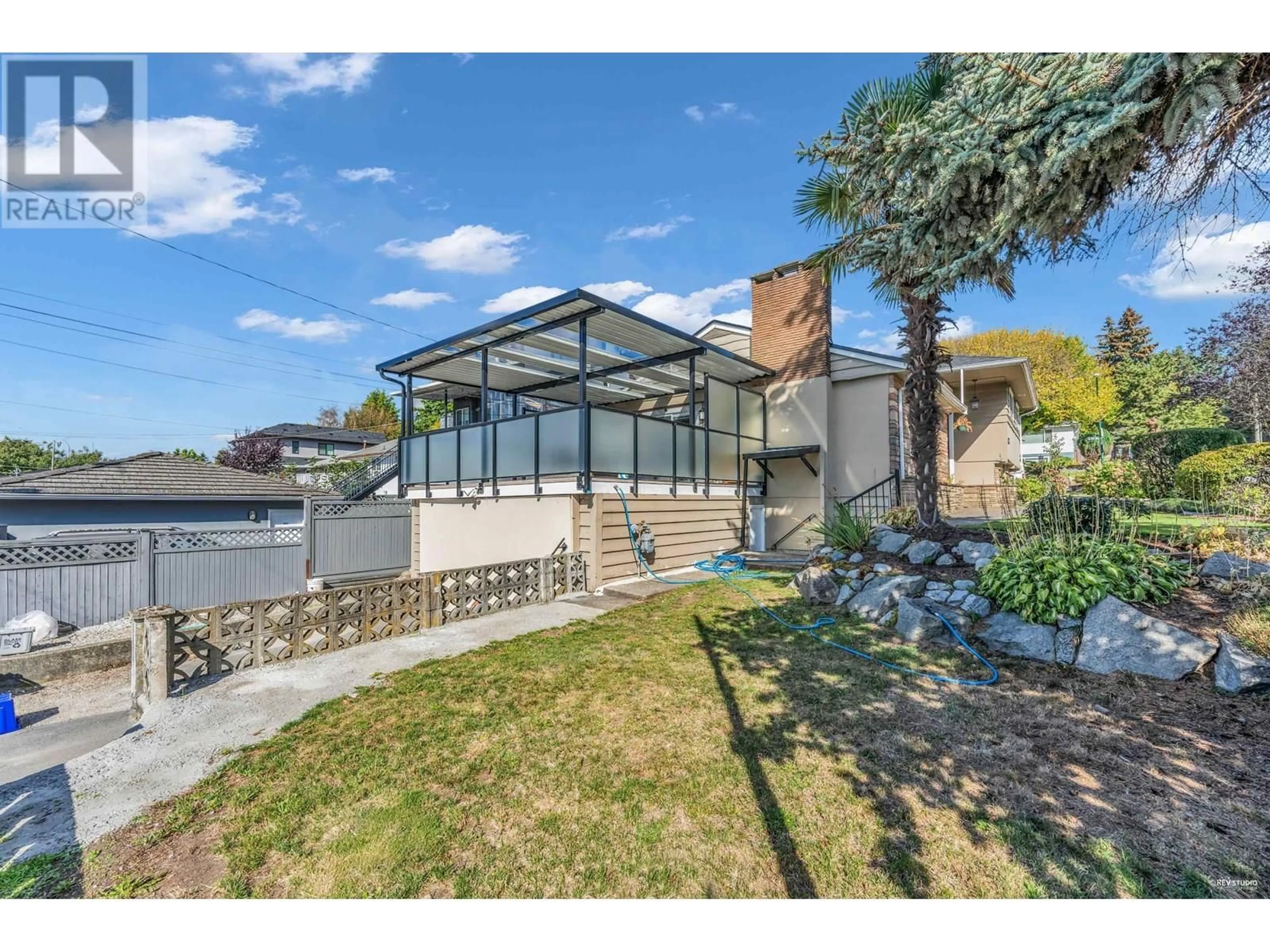 A pic from outside/outdoor area/front of a property/back of a property/a pic from drone, unknown for 8025 BORDEN STREET, Vancouver British Columbia V5P3E6