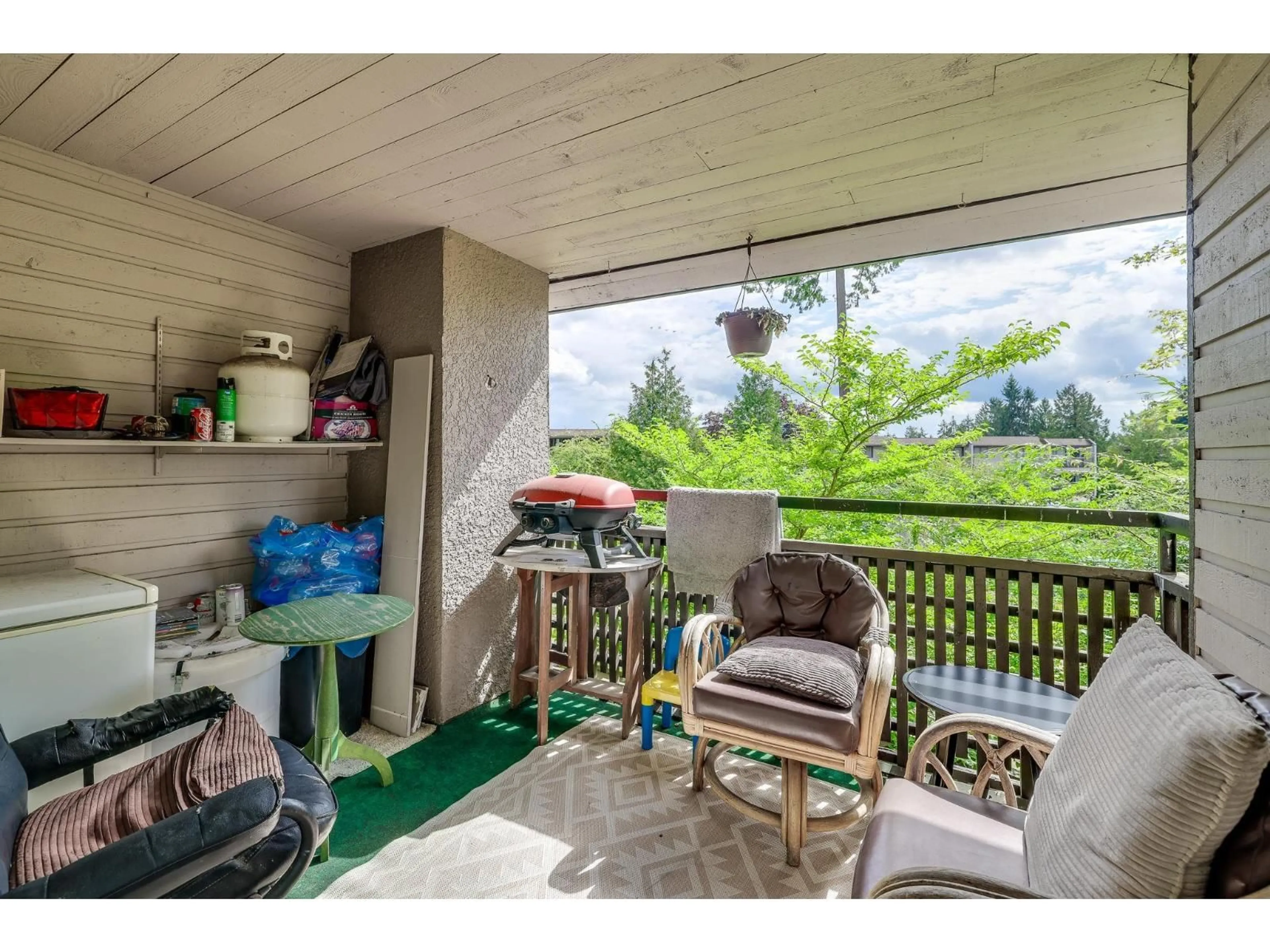 Patio, water/lake/river/ocean view for 10582 HOLLY PARK, Surrey British Columbia V3R6X9