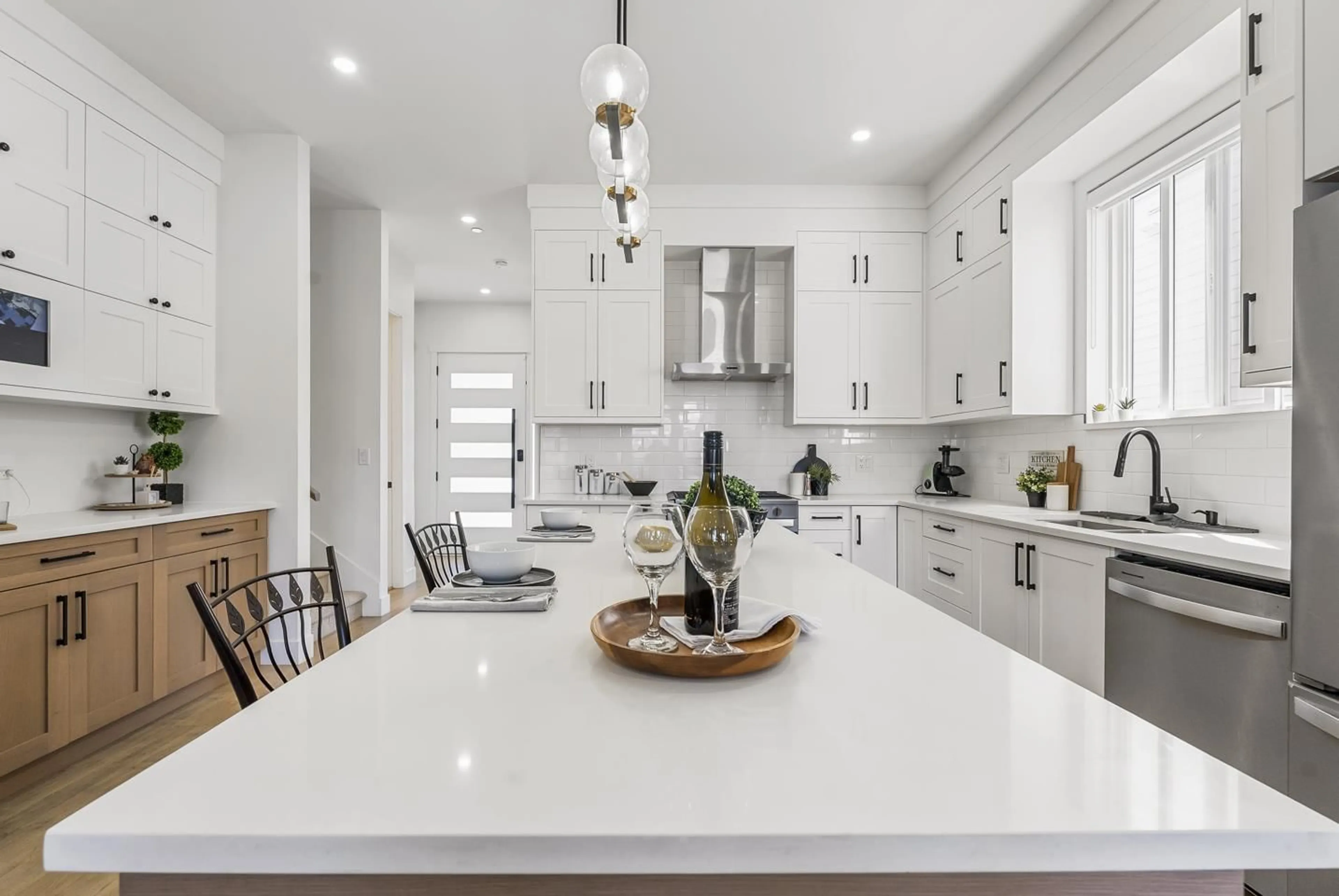 Open concept kitchen, unknown for 19637 76, Langley British Columbia V2Y3V2