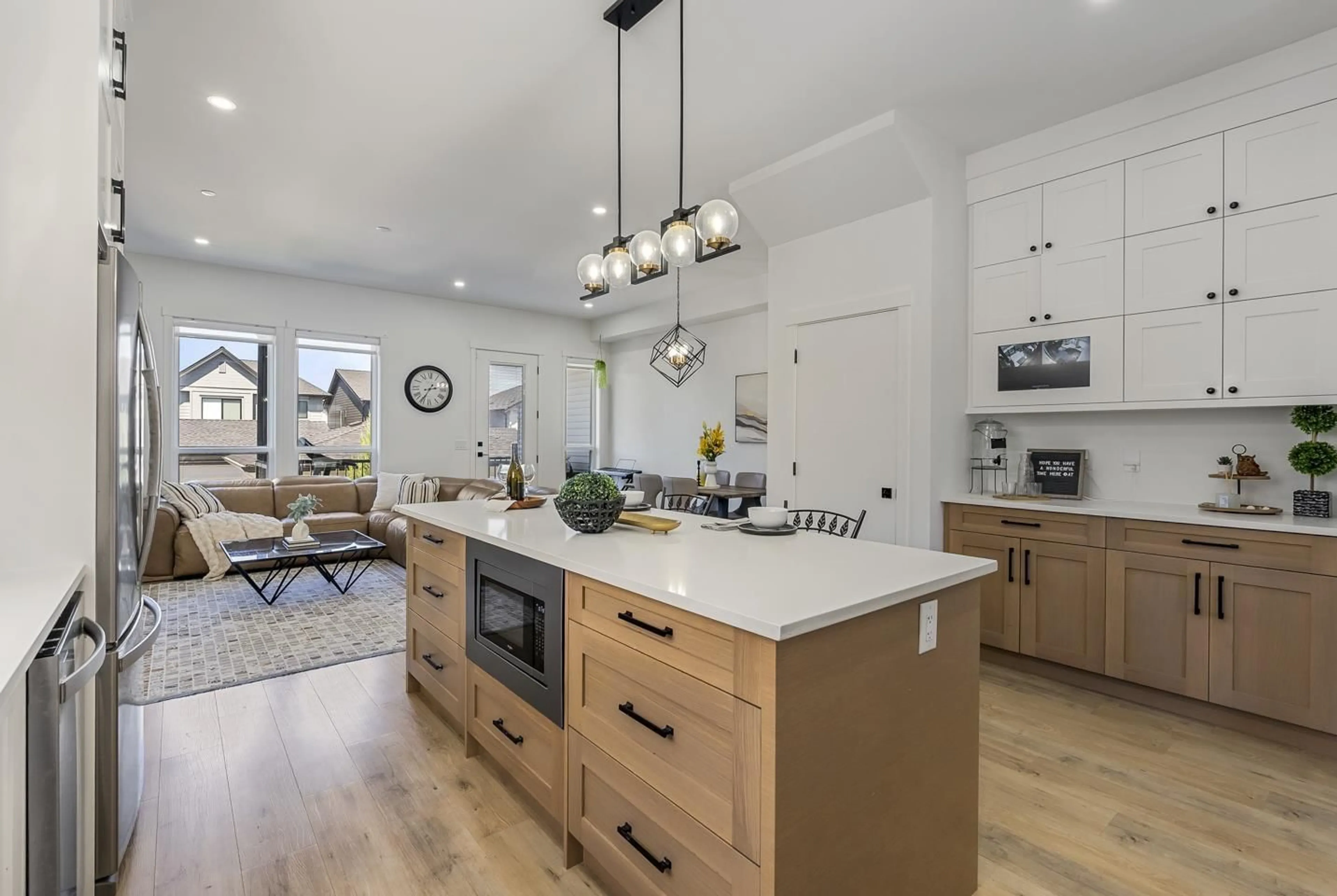 Open concept kitchen, unknown for 19637 76, Langley British Columbia V2Y3V2