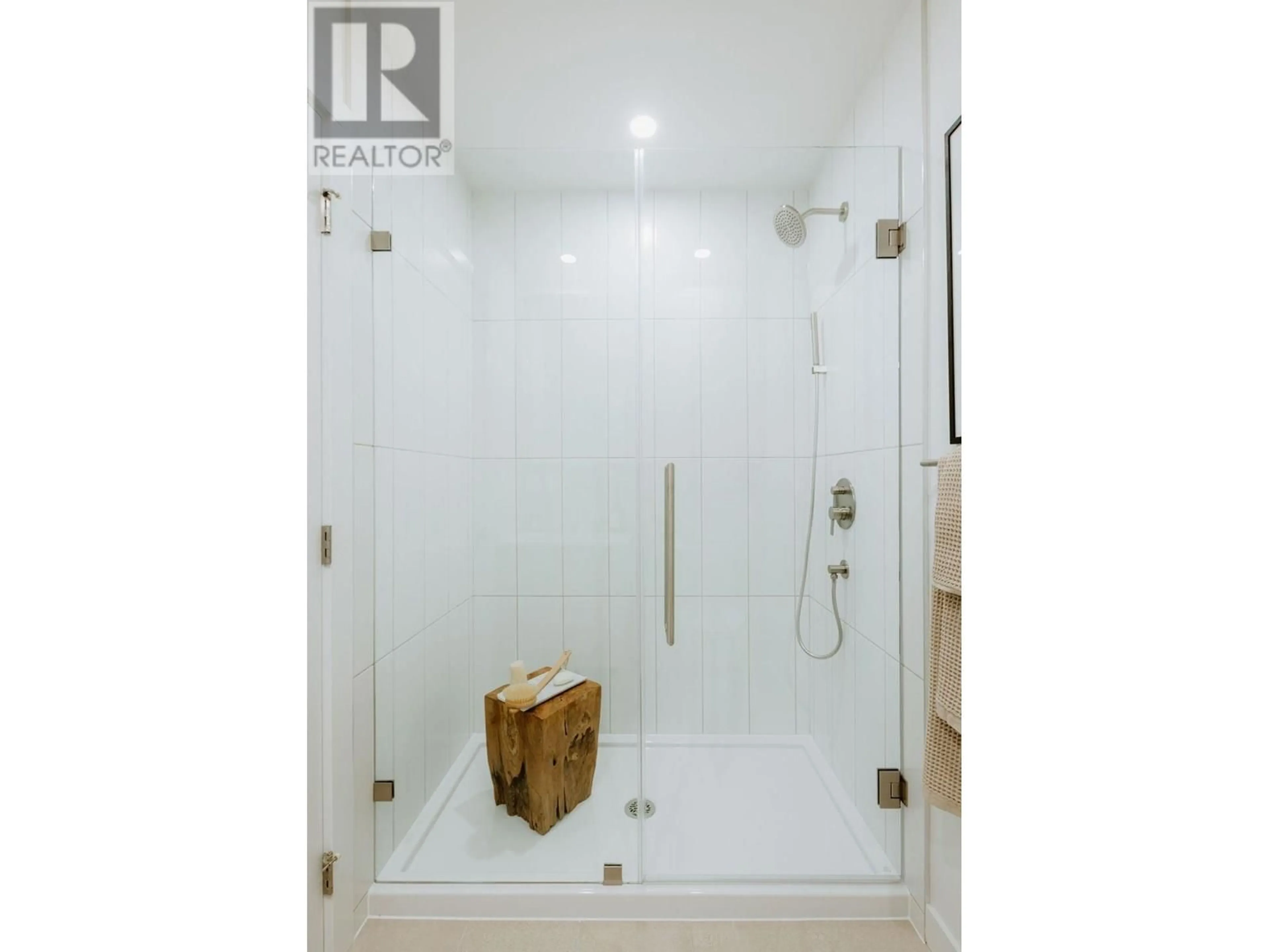 Contemporary bathroom, ceramic/tile floor for 102 - 3594 MALSUM DRIVE, North Vancouver British Columbia V7G0B4