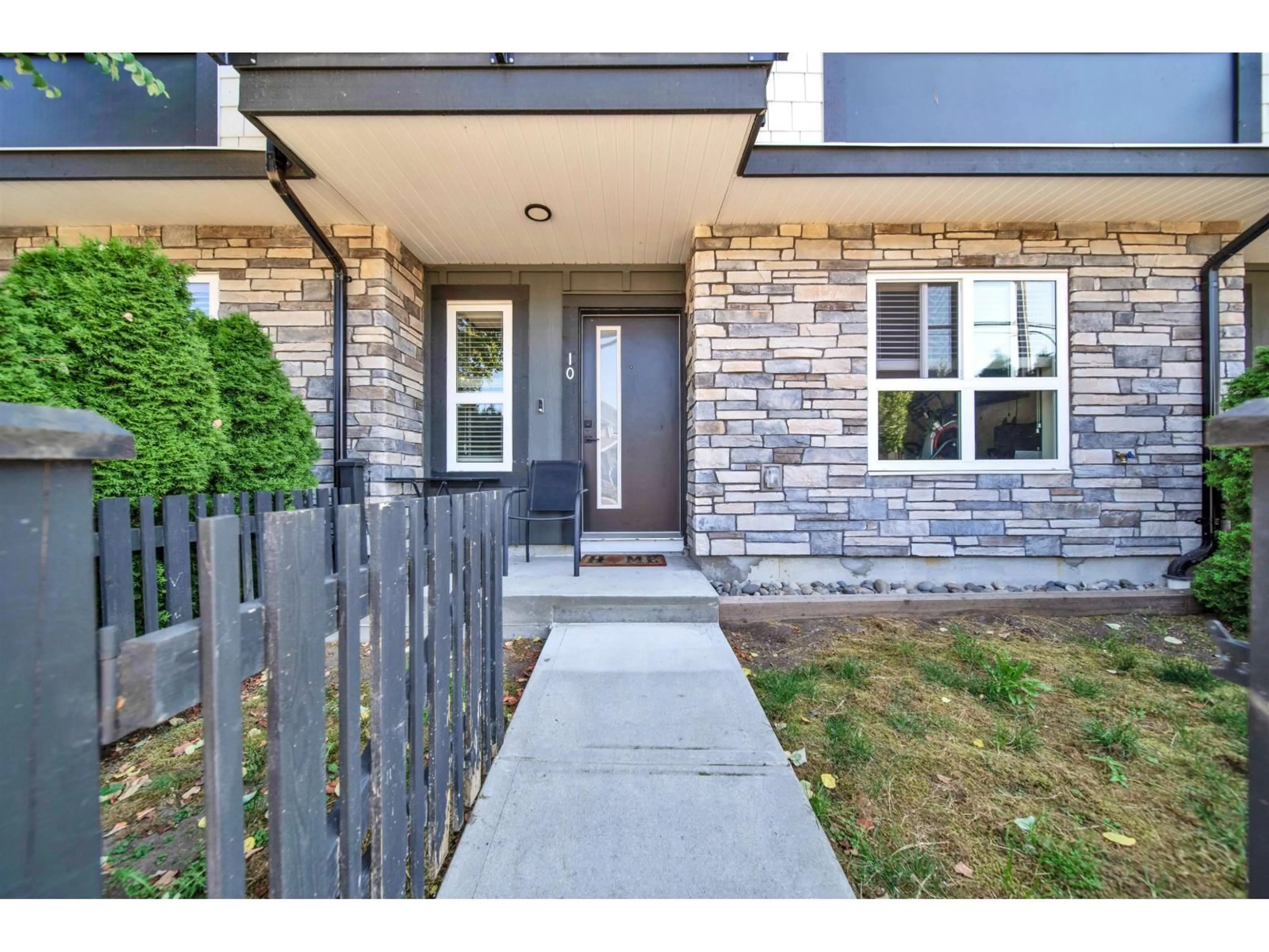Unknown for 10 - 19255 ALOHA, Surrey British Columbia V4N6T8