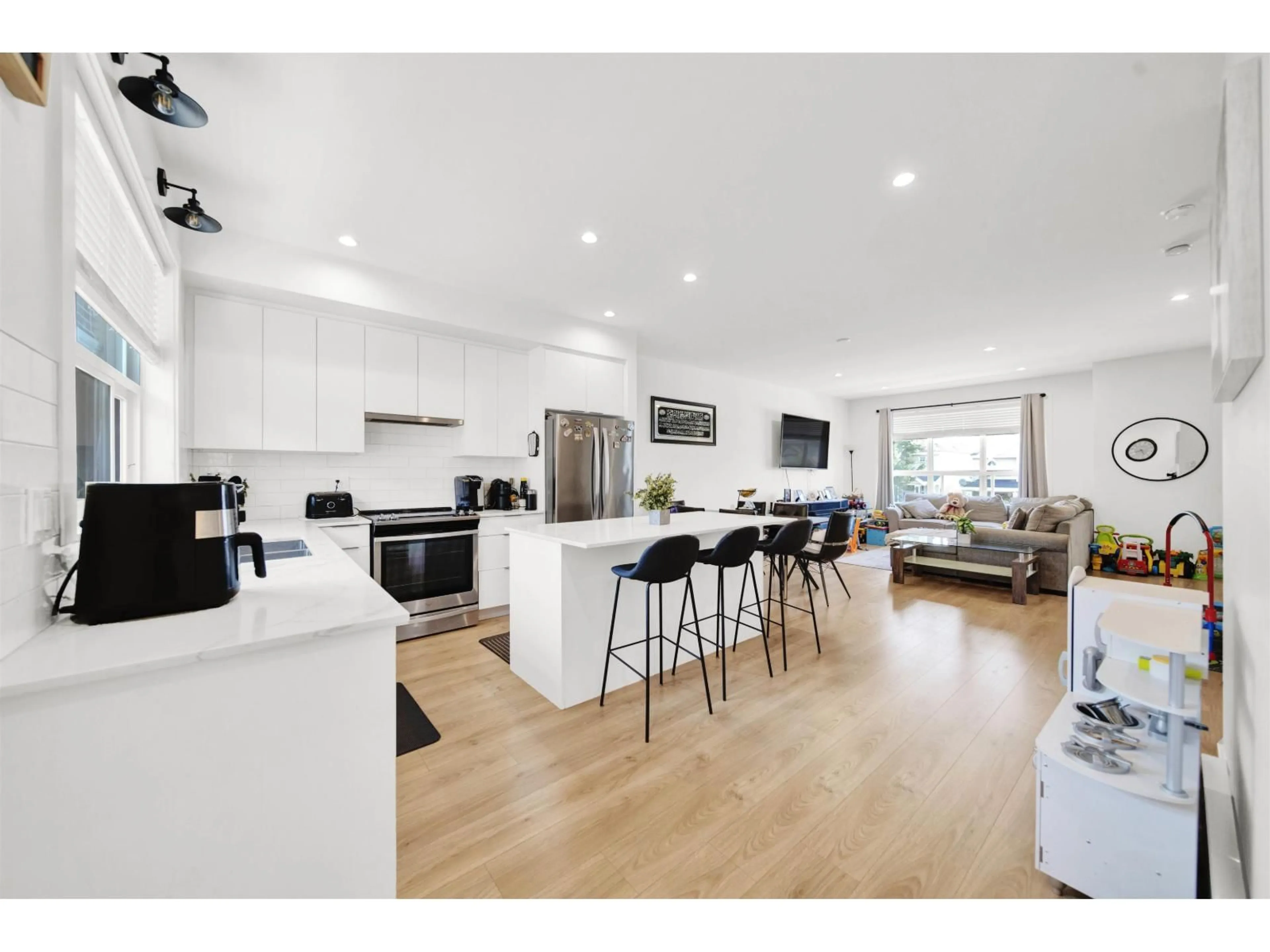 Open concept kitchen, wood/laminate floor for 10 - 19255 ALOHA, Surrey British Columbia V4N6T8