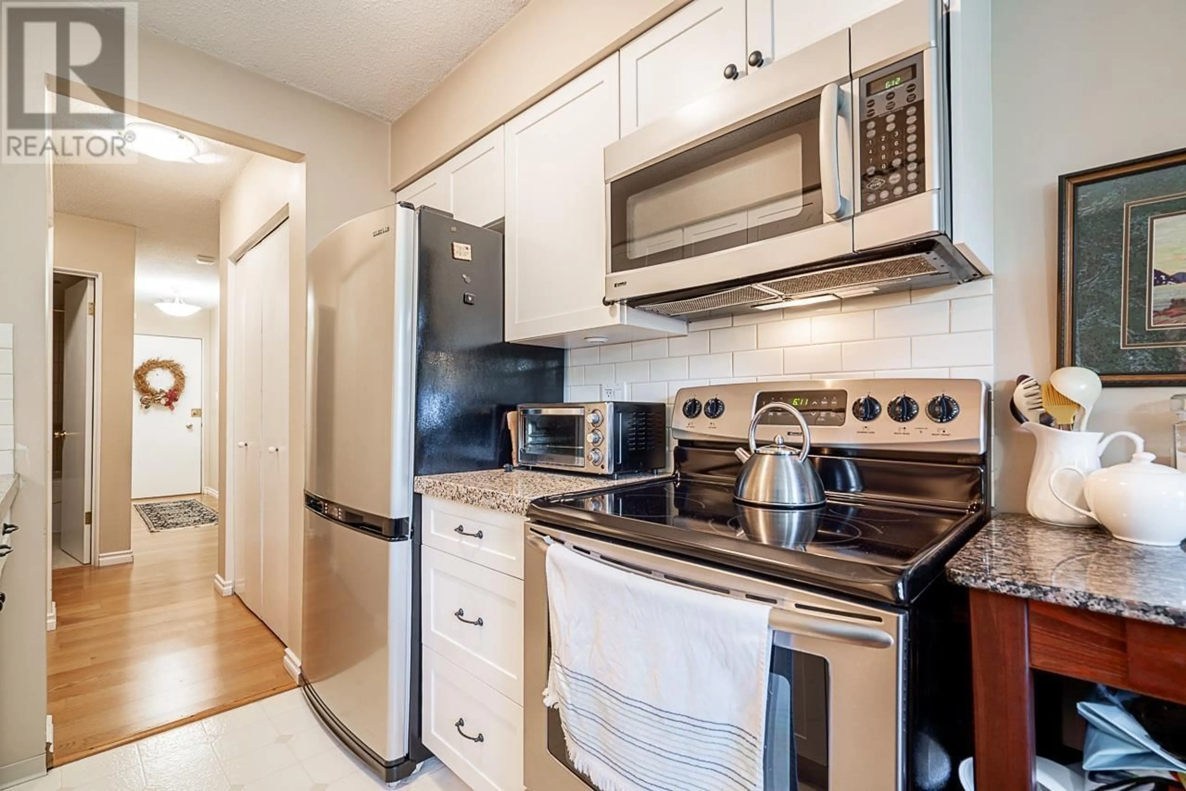 Standard kitchen, unknown for 211 - 175 4TH STREET, North Vancouver British Columbia V7L1H8