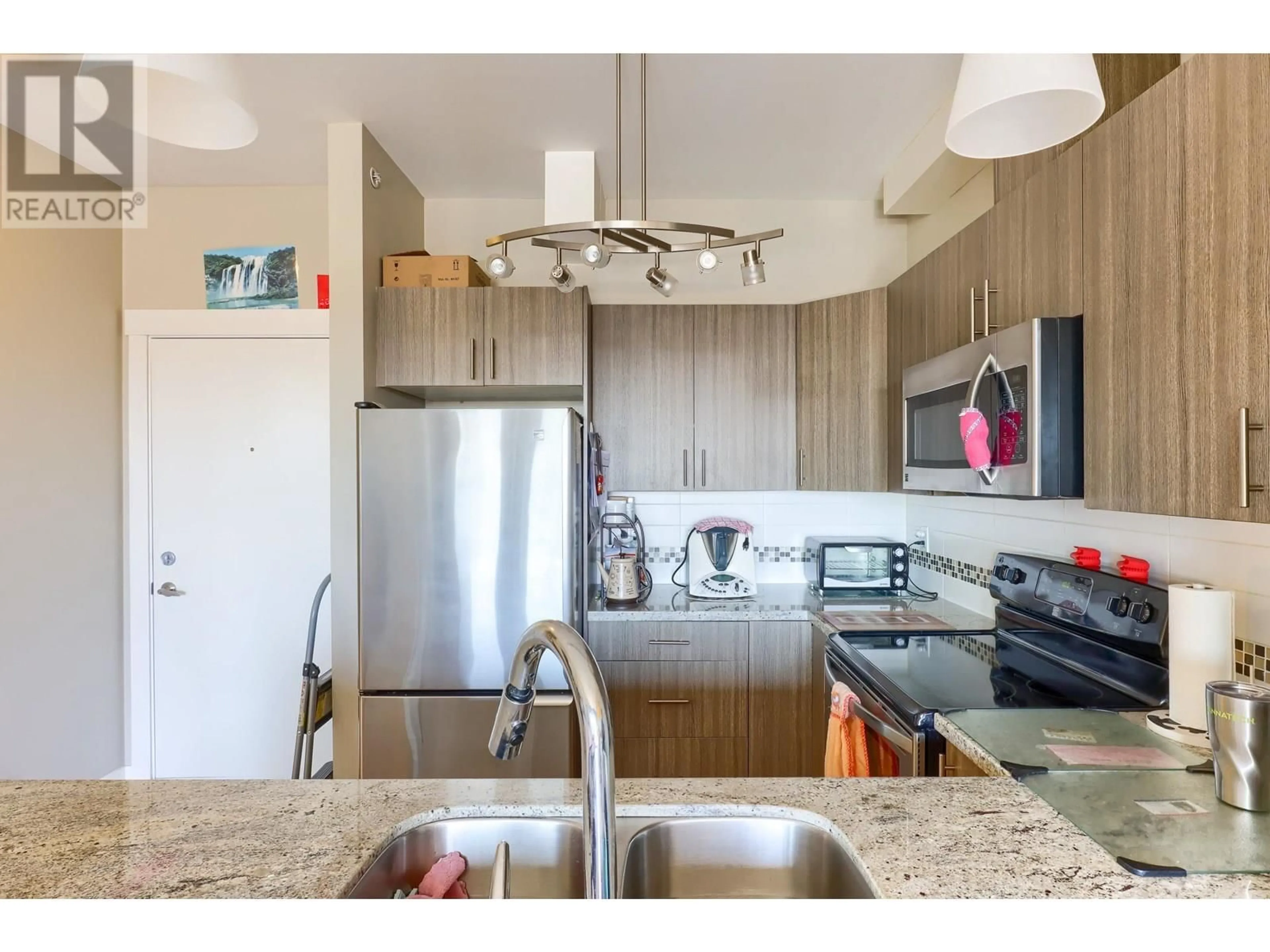 Standard kitchen, unknown for PH1 - 7738 EDMONDS STREET, Burnaby British Columbia V3N1B8