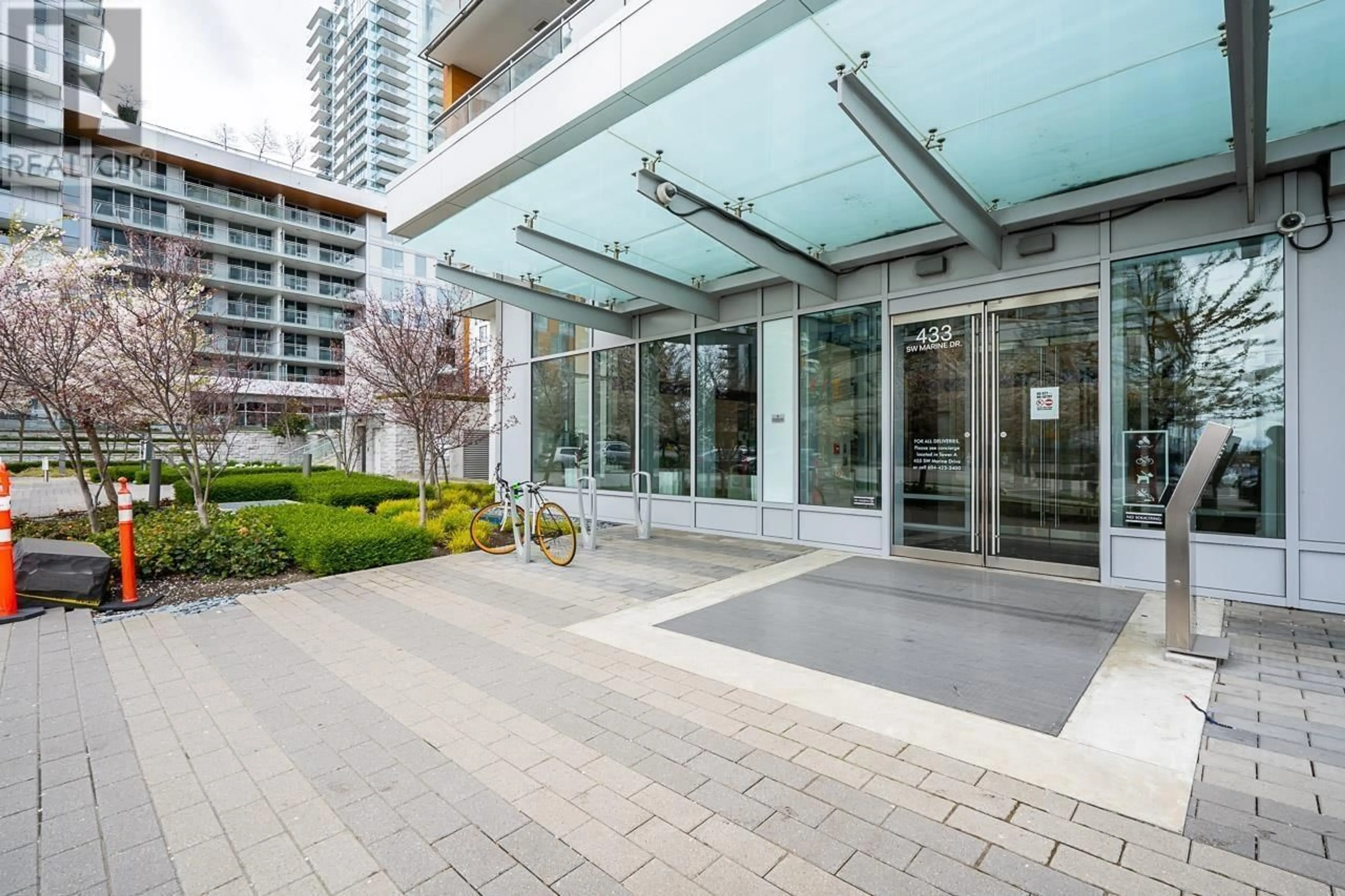 Indoor foyer for 816 - 433 MARINE DRIVE, Vancouver British Columbia V5X0H5