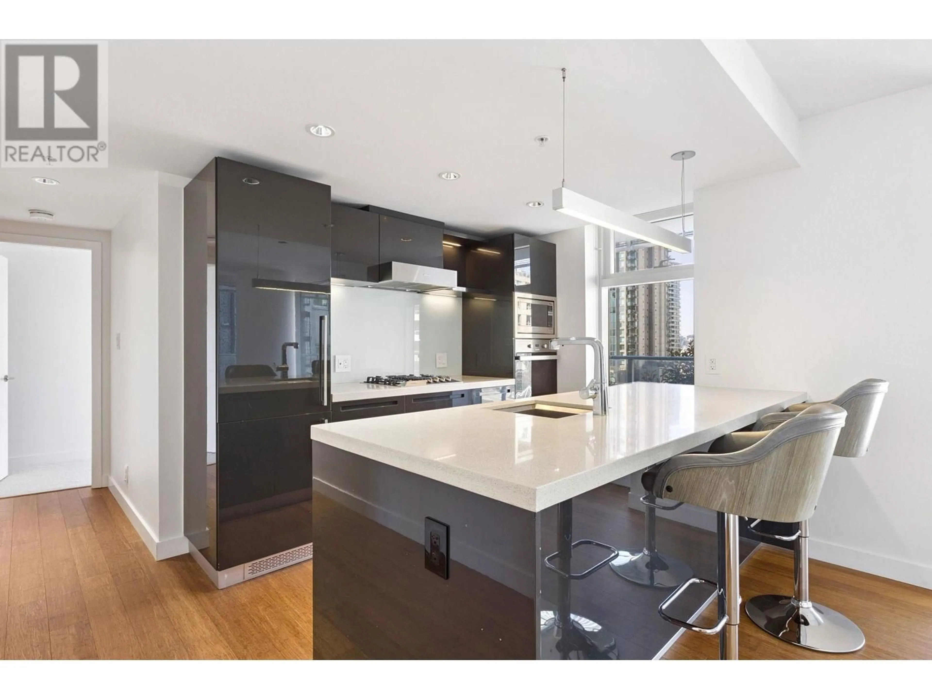 Contemporary kitchen, unknown for 801 - 777 RICHARDS STREET, Vancouver British Columbia V6B0M6