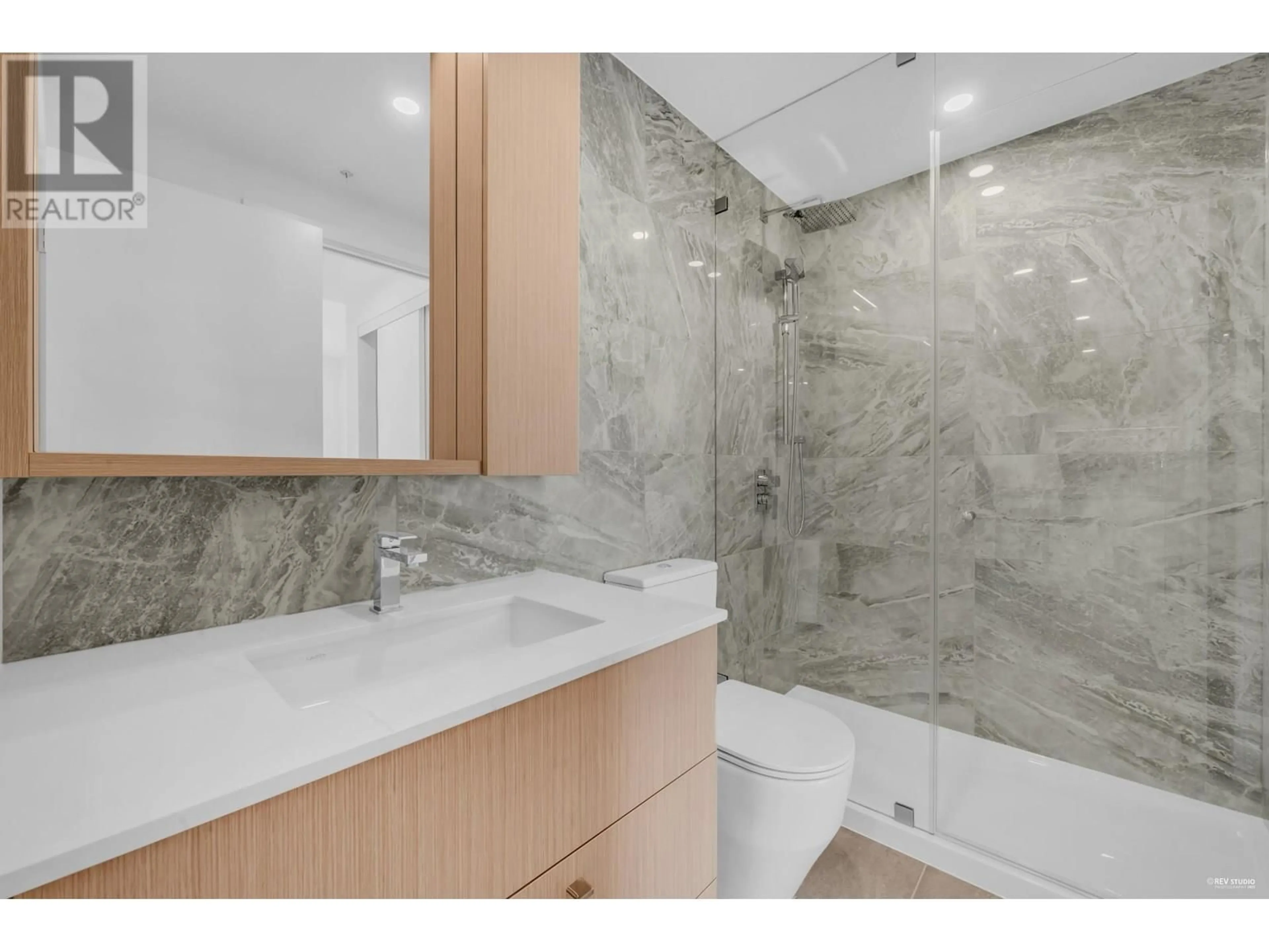 Standard bathroom, ceramic/tile floor for 907 - 6468 WILLINGDON AVENUE, Burnaby British Columbia V5H0L3