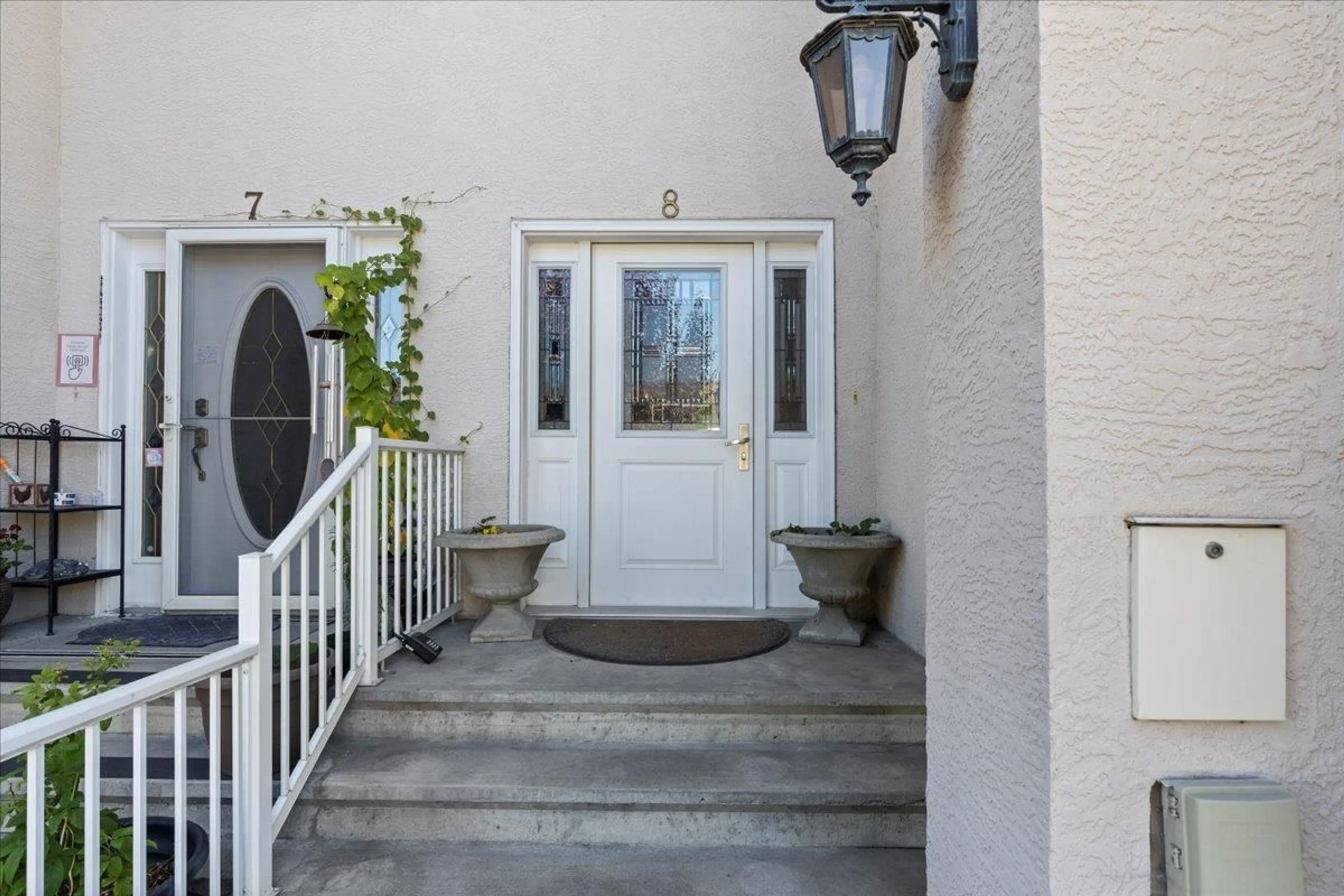 Indoor entryway for 8 - 7450 HURON STREET, Chilliwack British Columbia V2R5K8