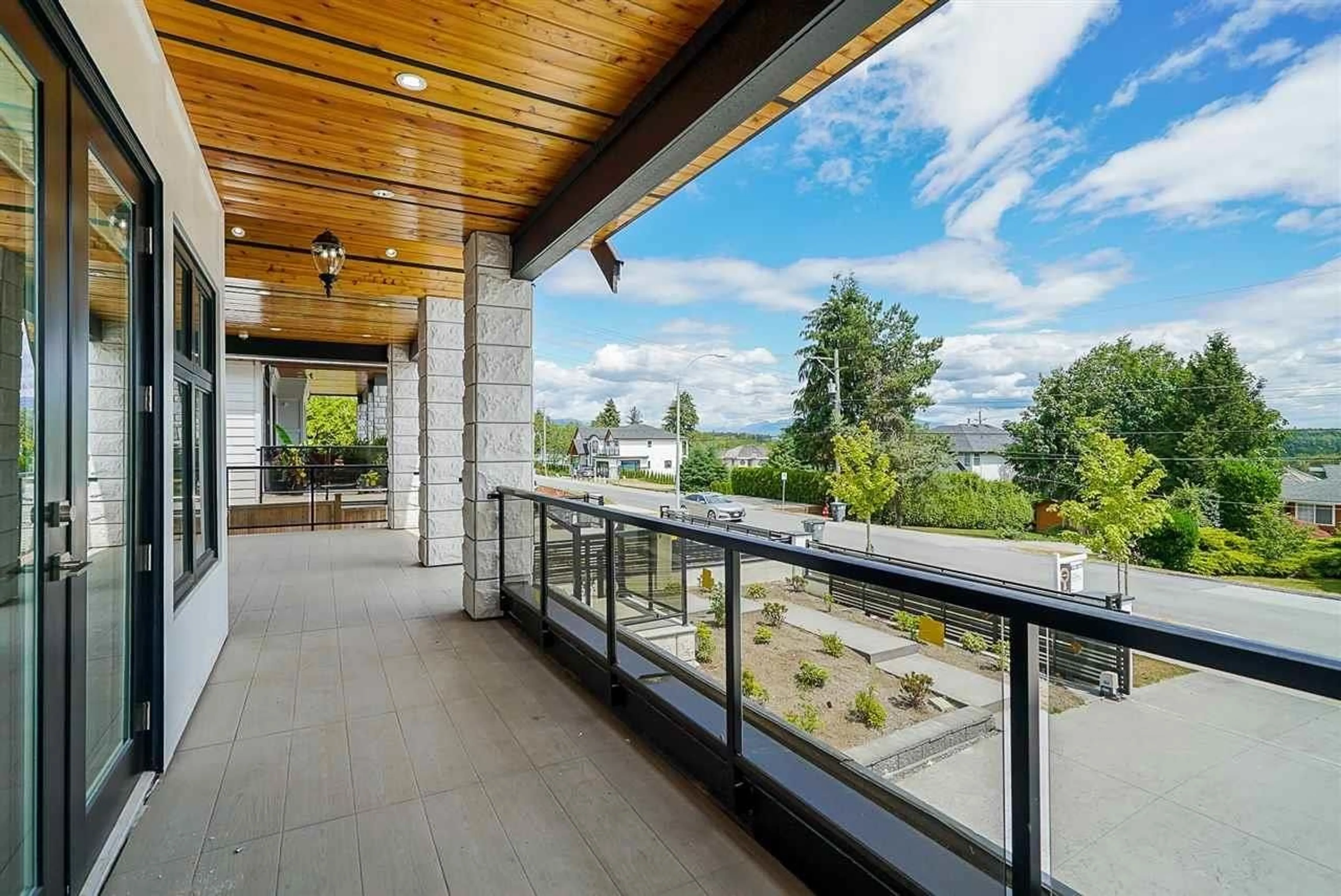 Patio, water/lake/river/ocean view for 9487 162A, Surrey British Columbia V4N2B7