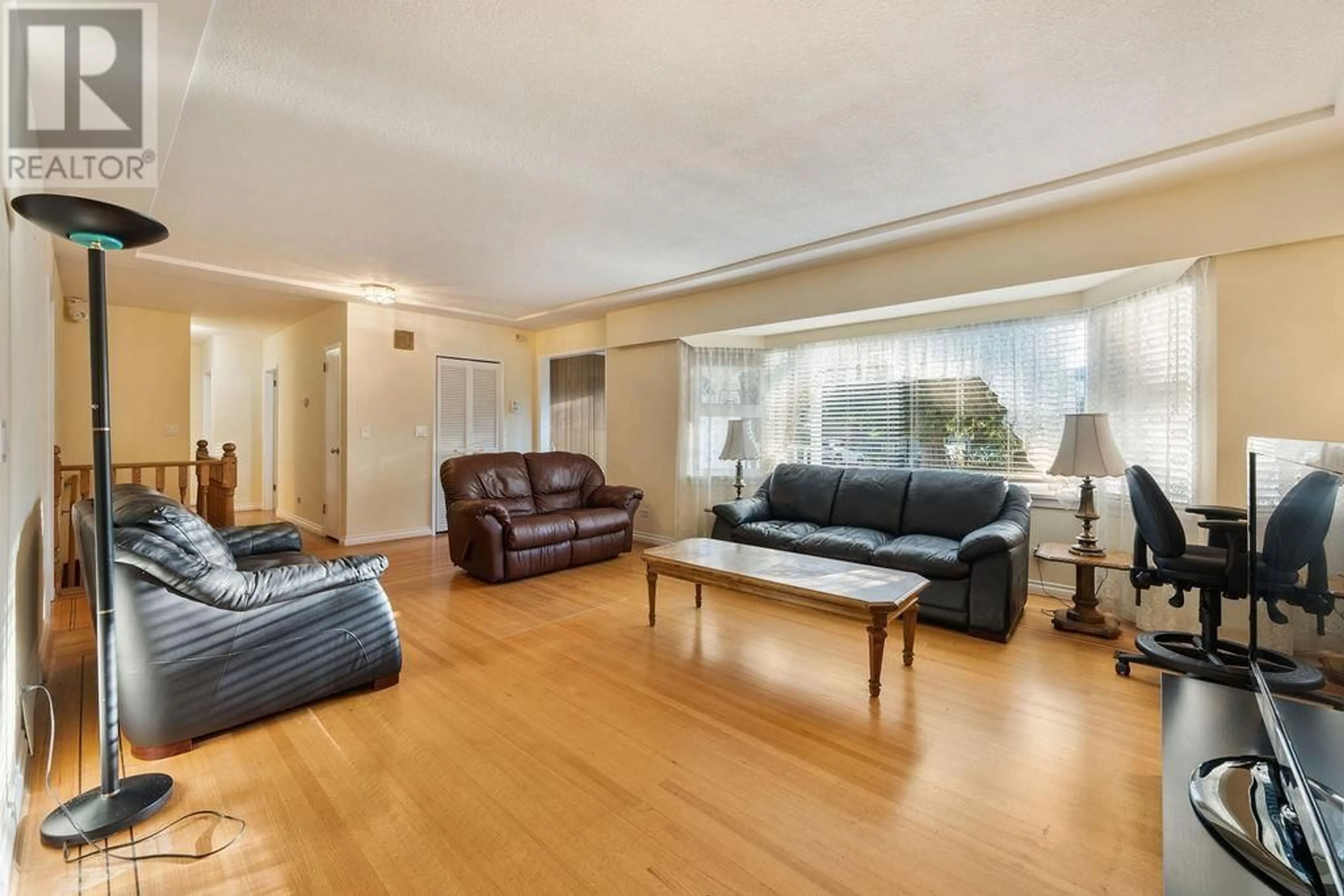 Living room with furniture, unknown for 927 CANYON COURT, Coquitlam British Columbia V3J5Y1