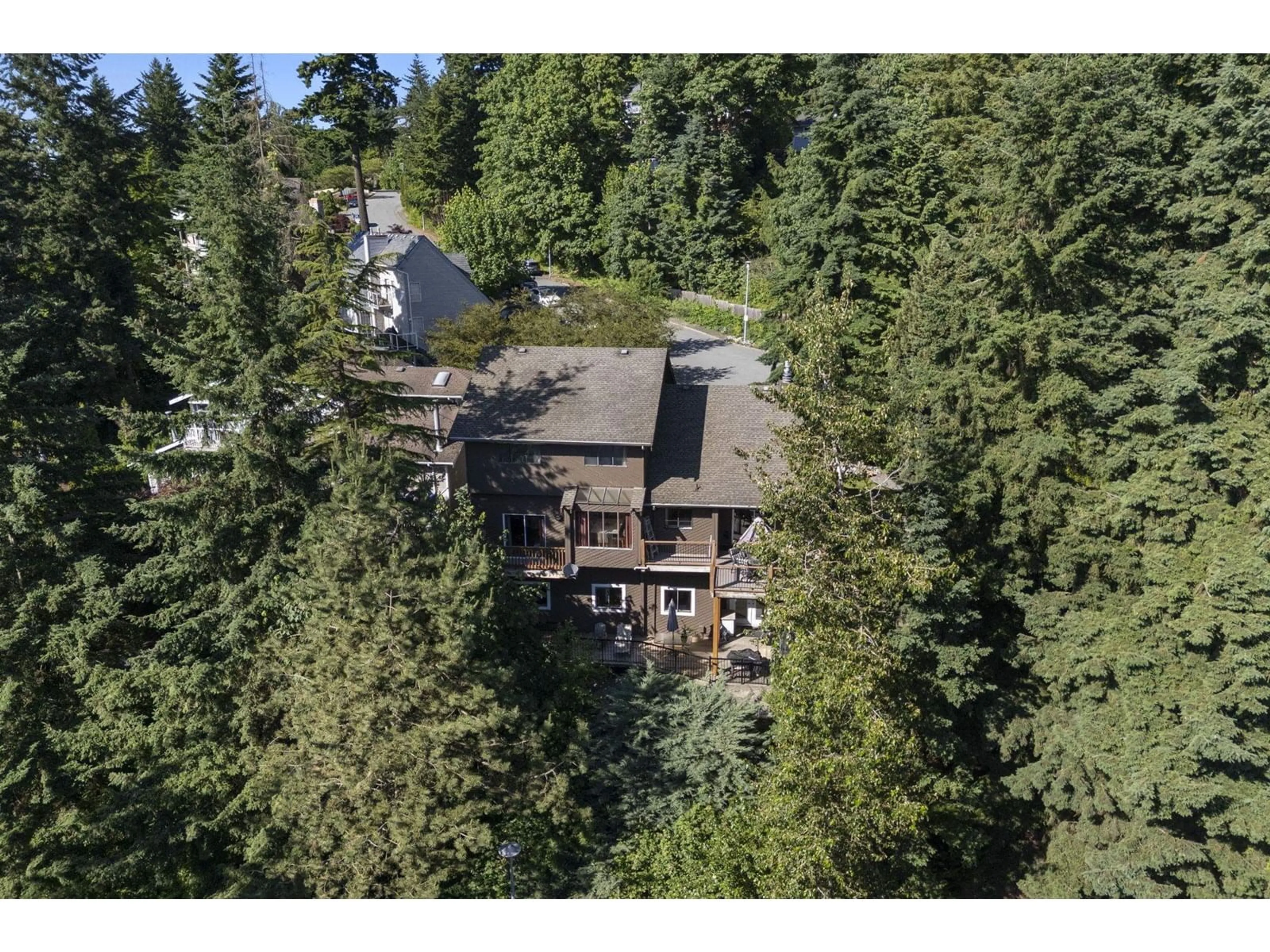 A pic from outside/outdoor area/front of a property/back of a property/a pic from drone, unknown for 2615 ST GALLEN, Abbotsford British Columbia V3G1C3